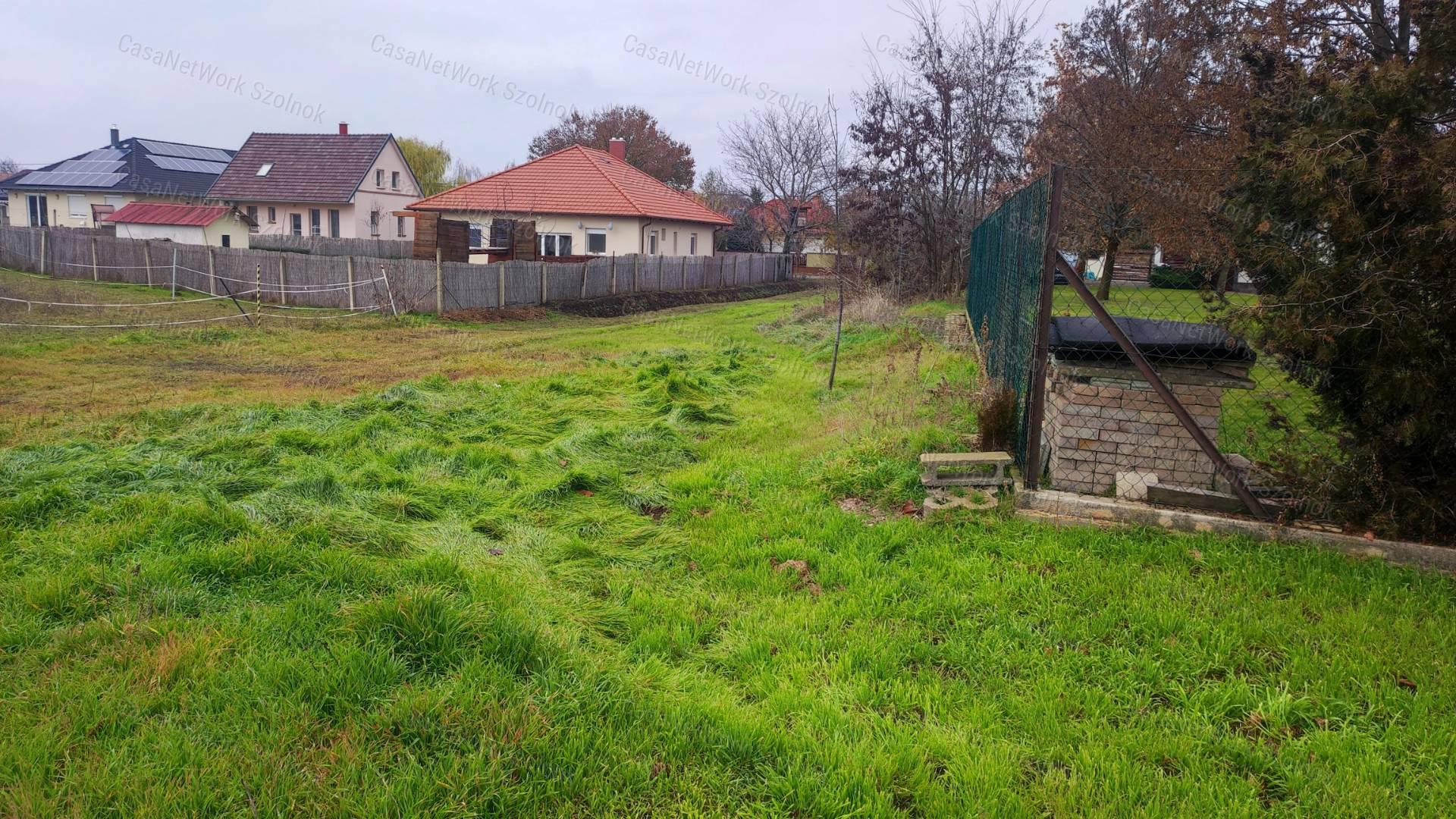 Eladó építési telek Szandaszőlősön!