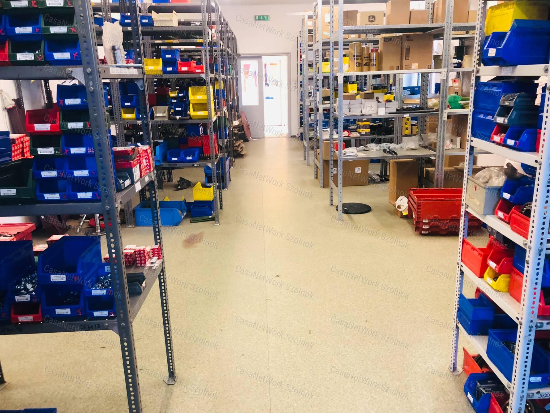 ELADÓ üzlethelyiség Nagykáta frekventált részén