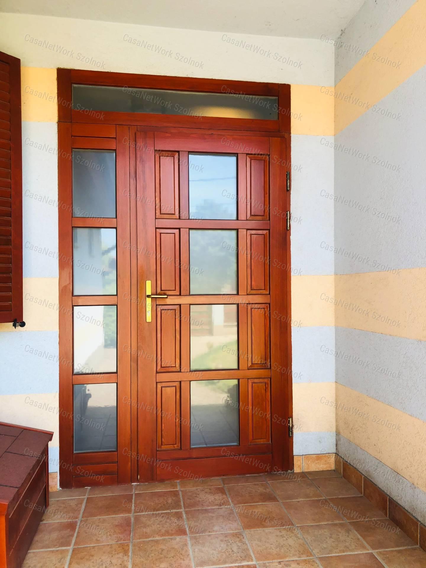 ELADÓ Szolnok Rózsadombon kivételes adottságú családi ház