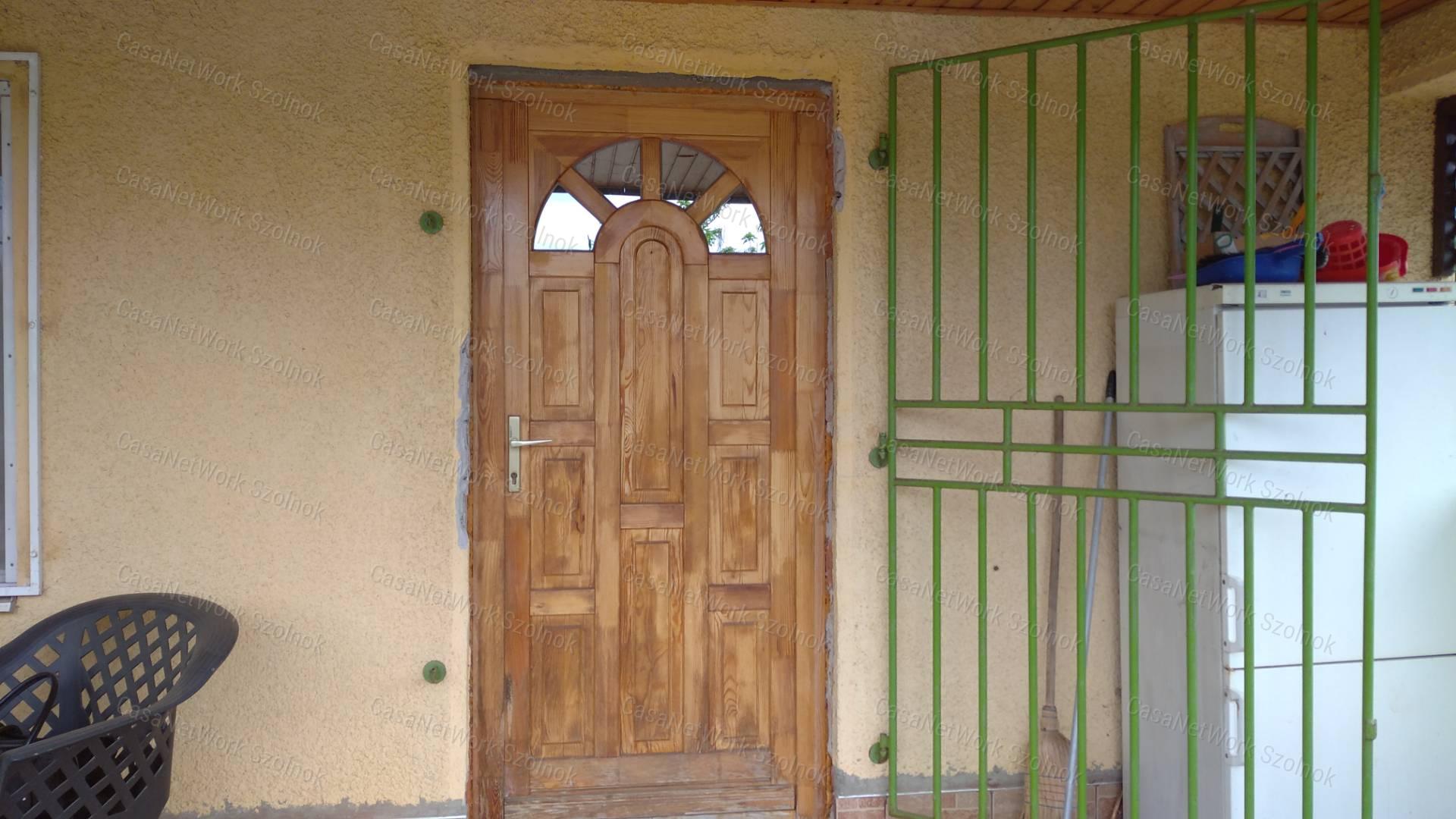 Tiszaföldváron eladó tégla építésű nyaraló!