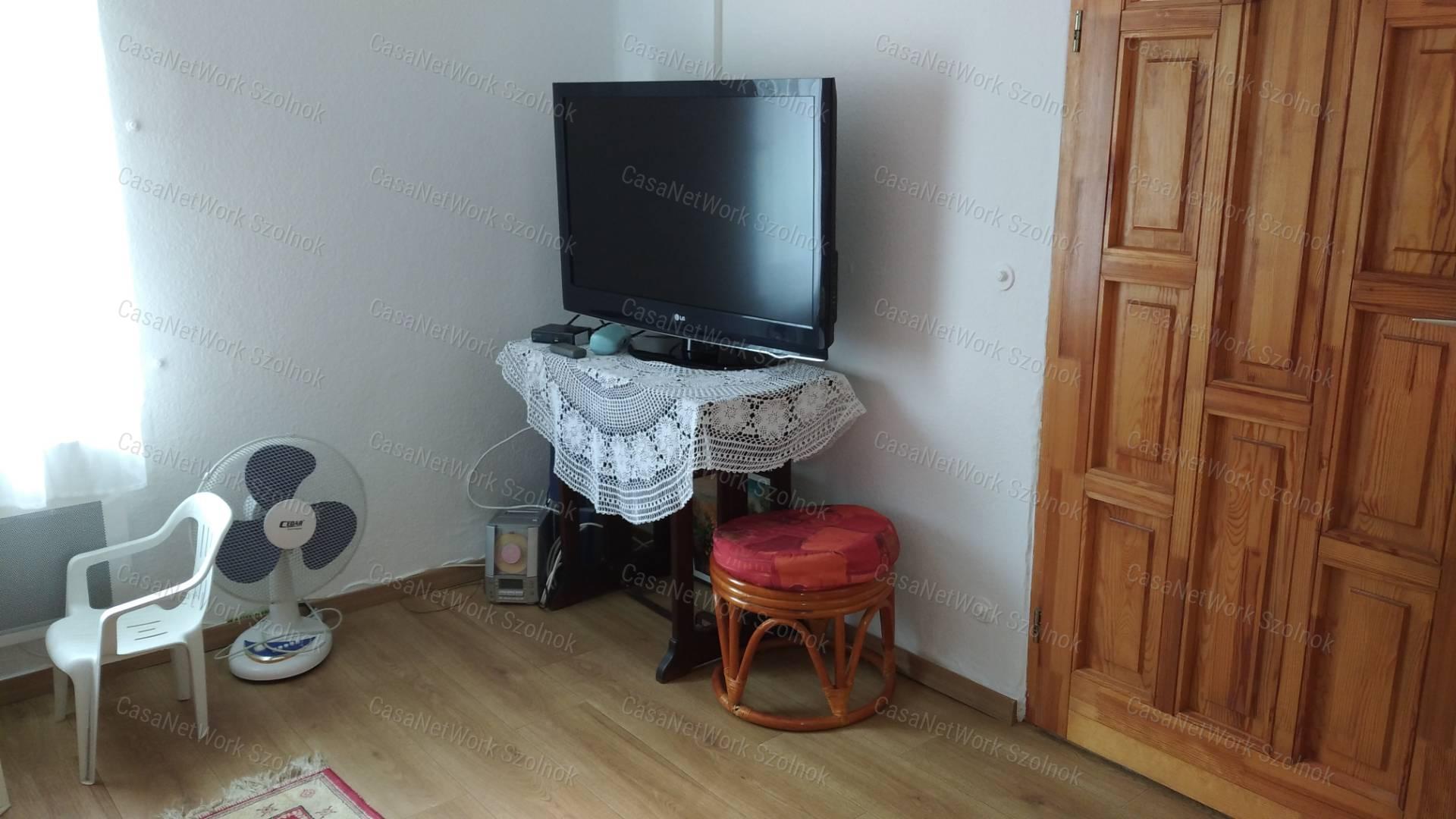 Tiszaföldváron eladó tégla építésű nyaraló!