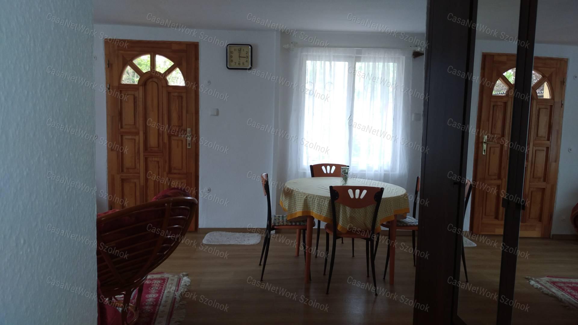 Tiszaföldváron eladó tégla építésű nyaraló!