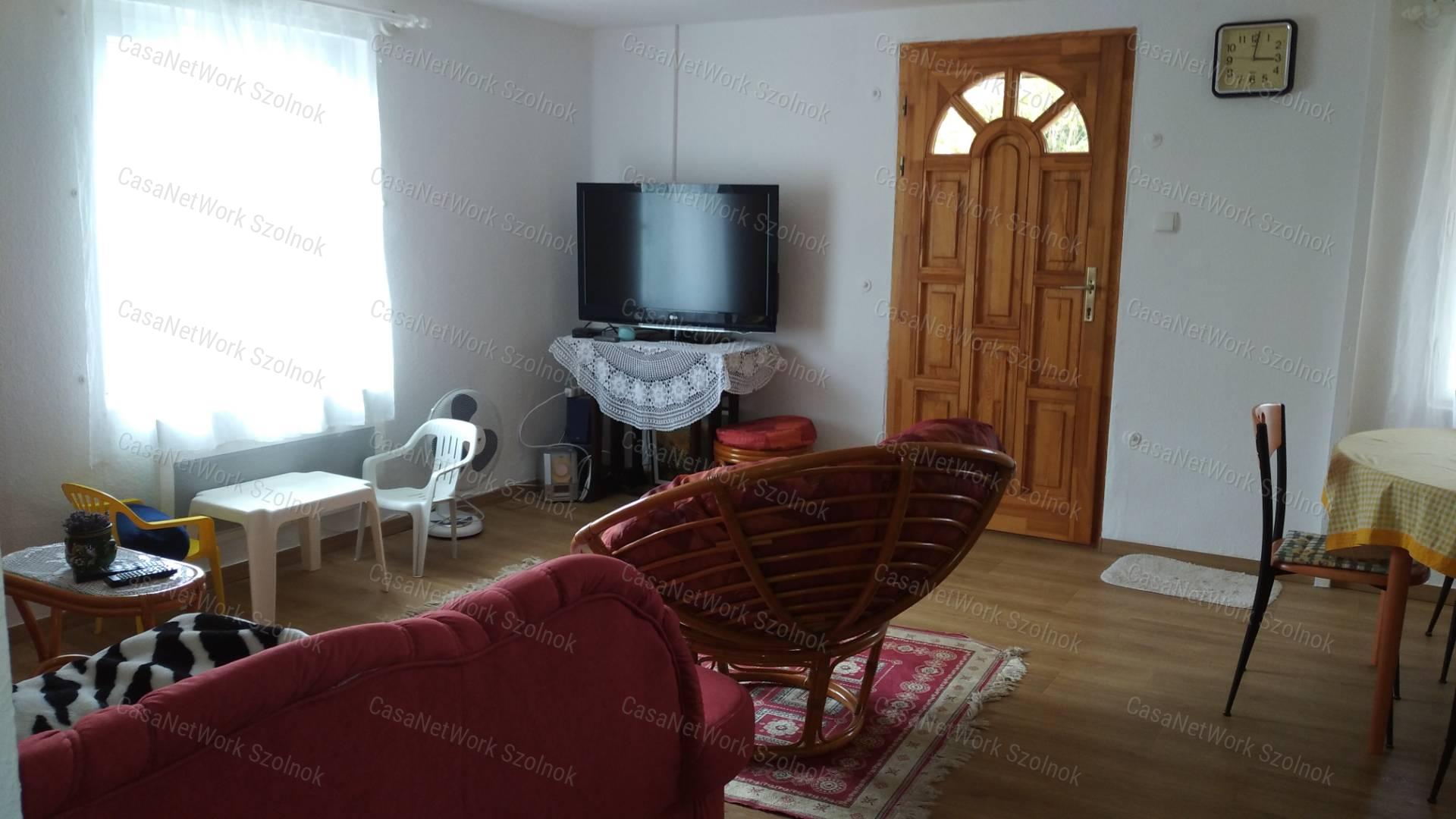 Tiszaföldváron eladó tégla építésű nyaraló!