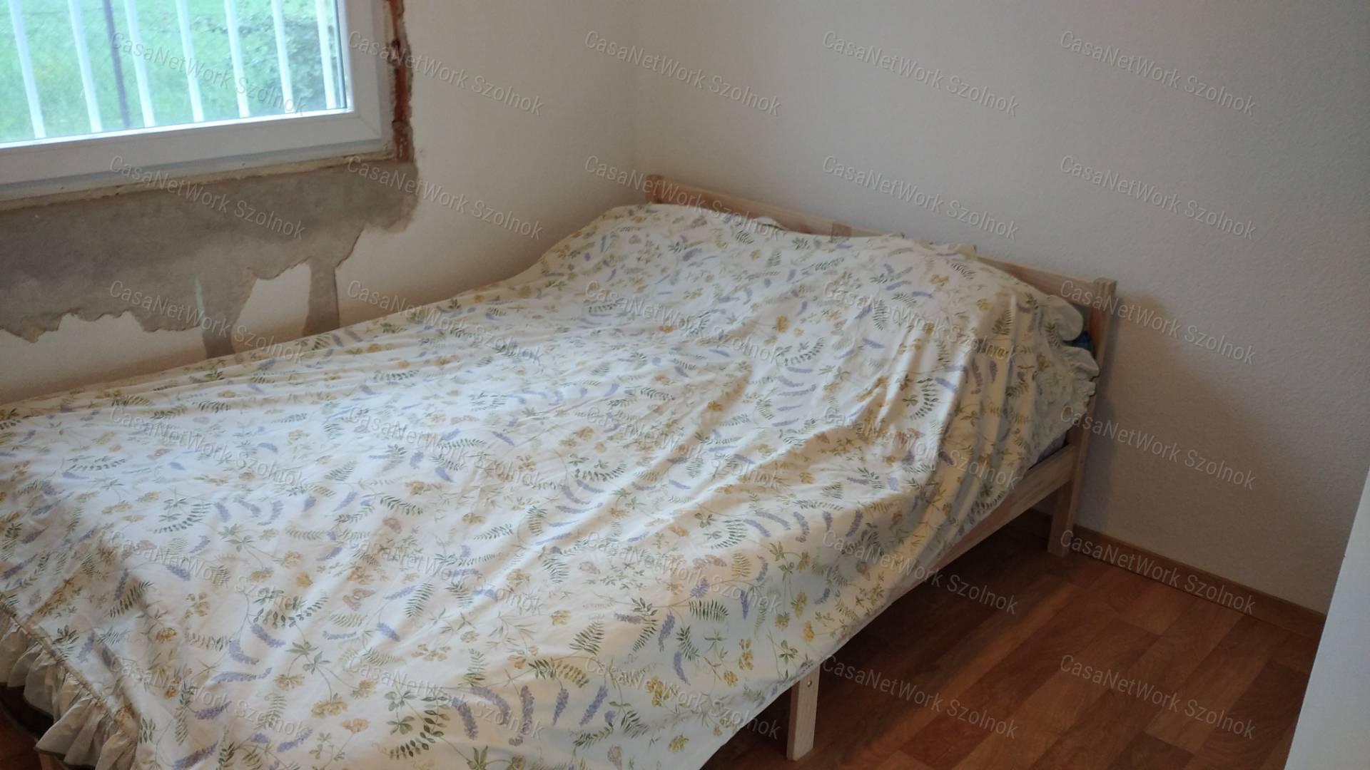 Tiszaföldváron eladó tégla építésű nyaraló!