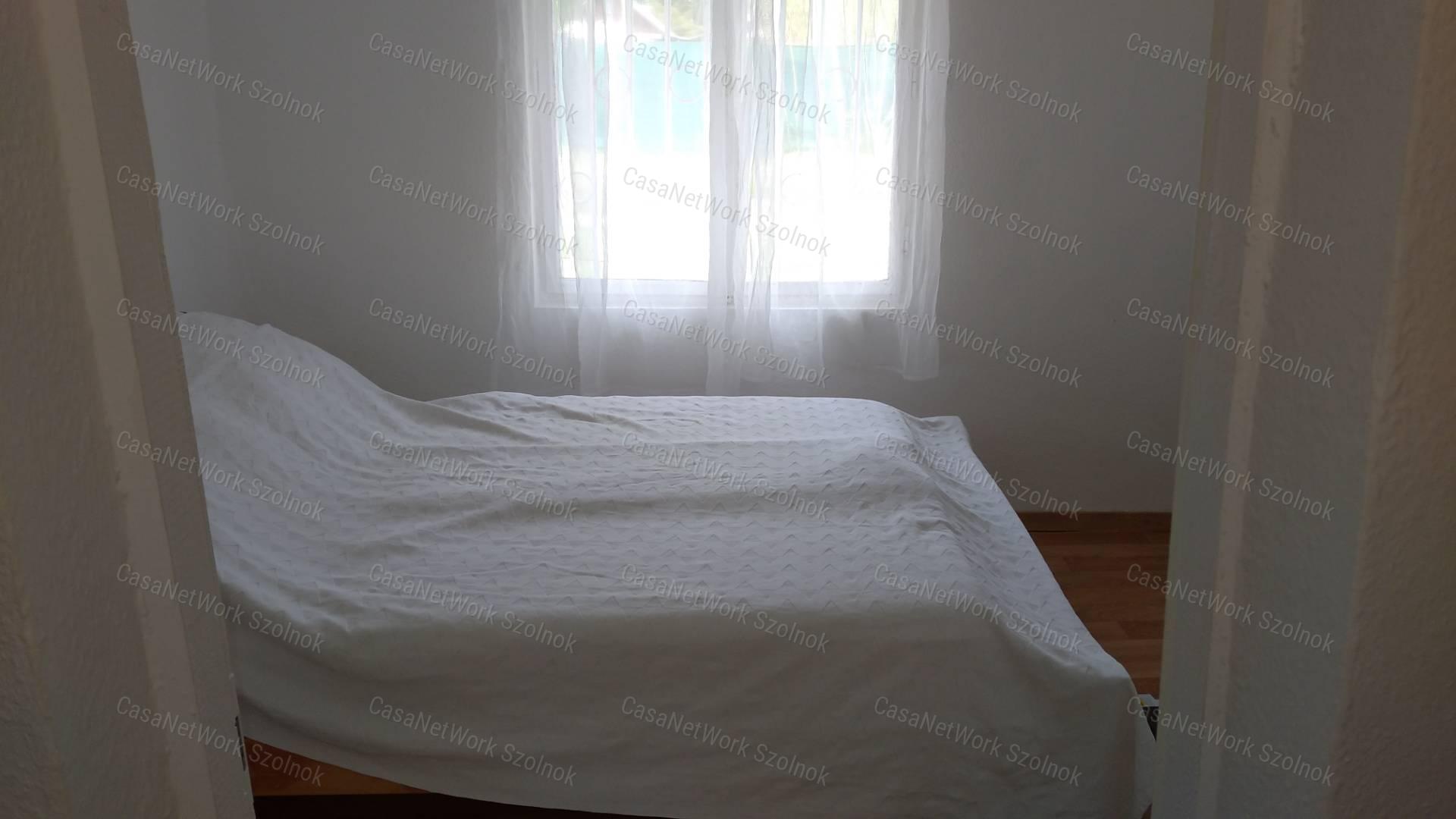 Tiszaföldváron eladó tégla építésű nyaraló!