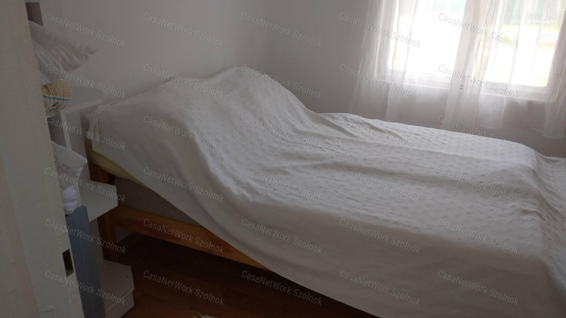 Tiszaföldváron eladó tégla építésű nyaraló!