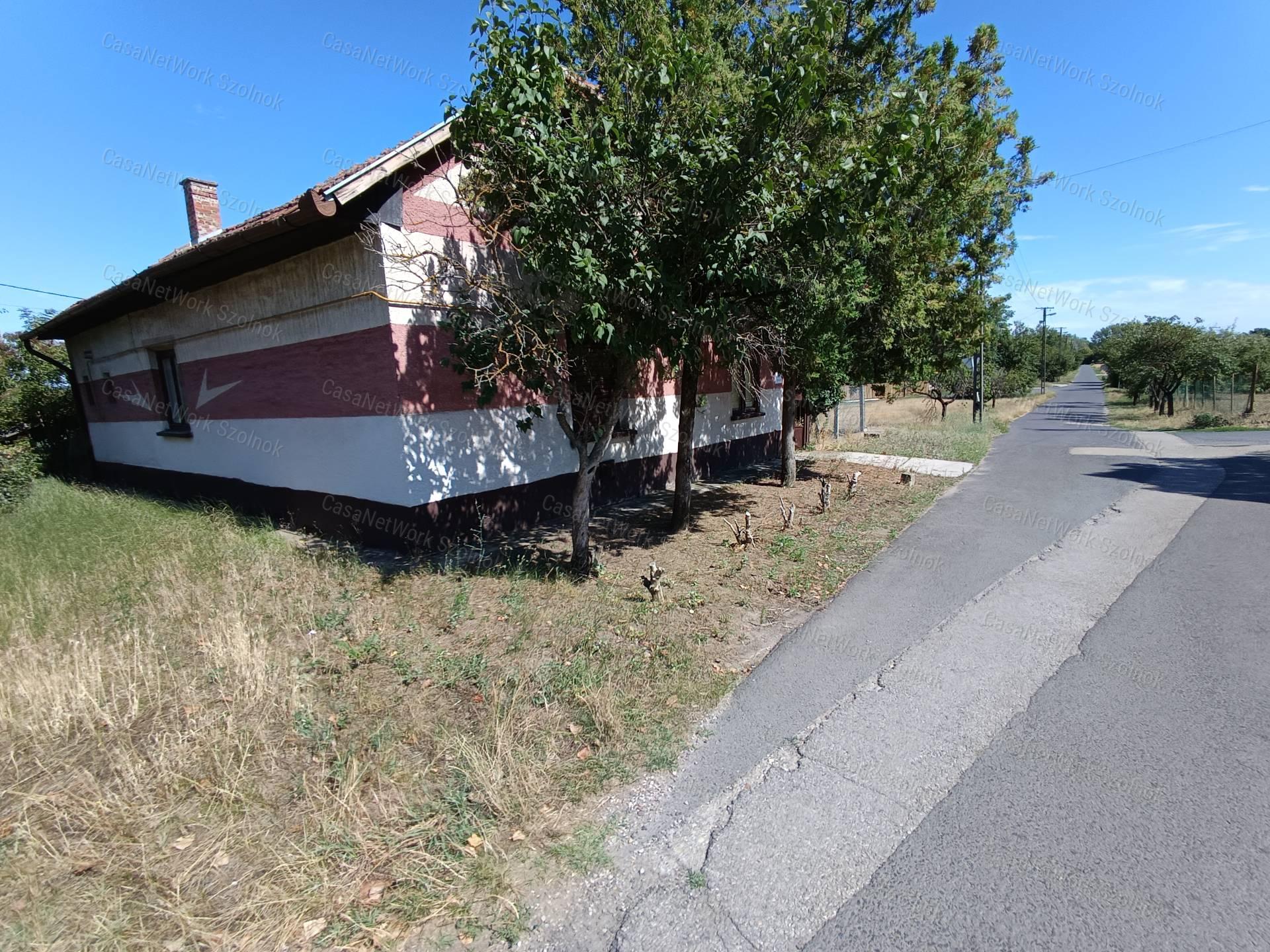 Családi ház Tiszajenőn eladó