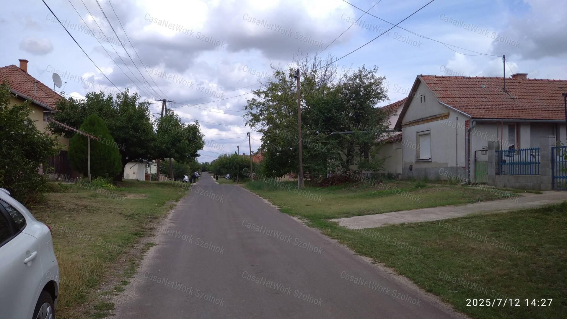 Rákóczifalván eladó felújítandó családi ház!