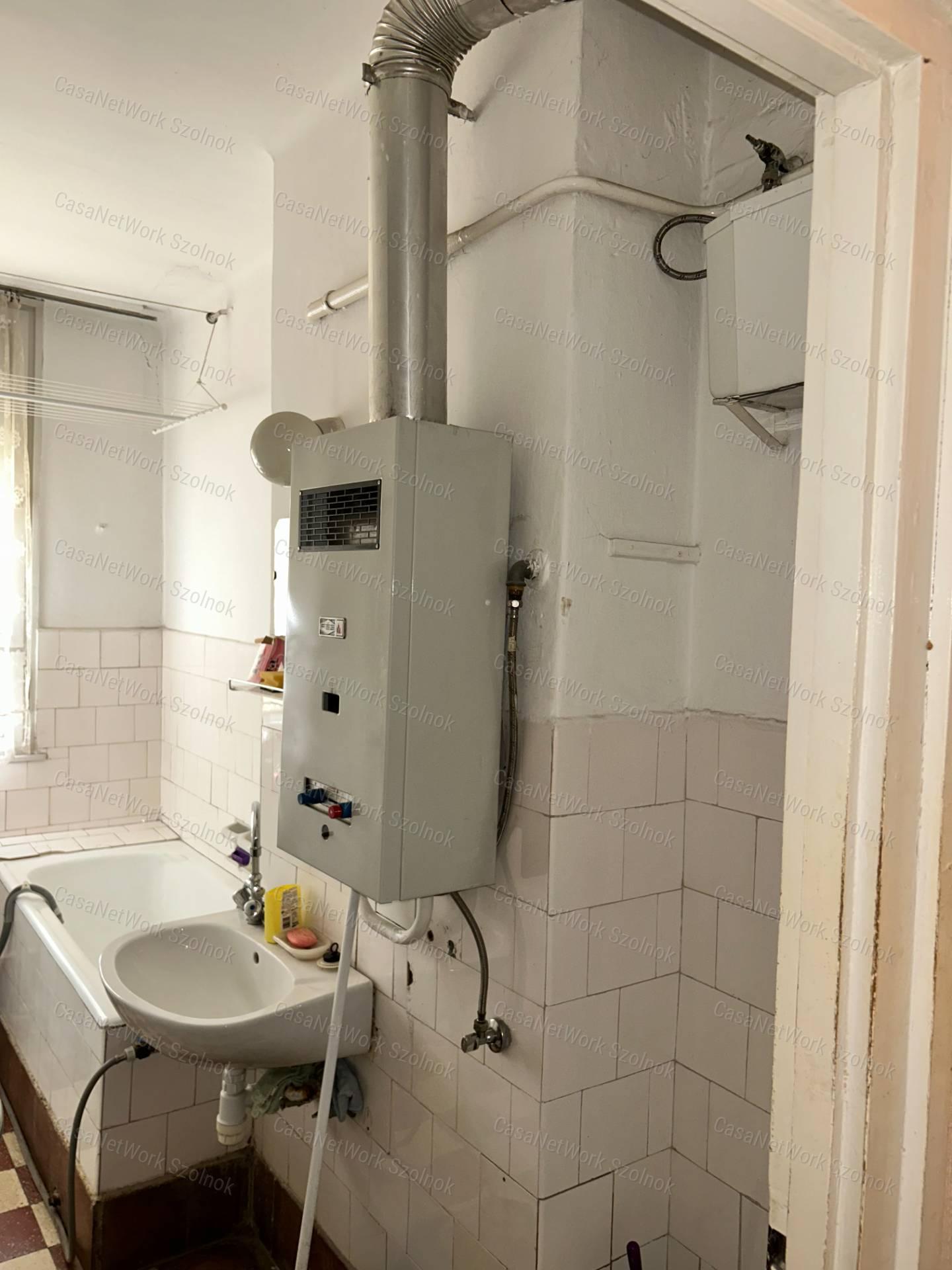 Szolnokon eladó téglalakás