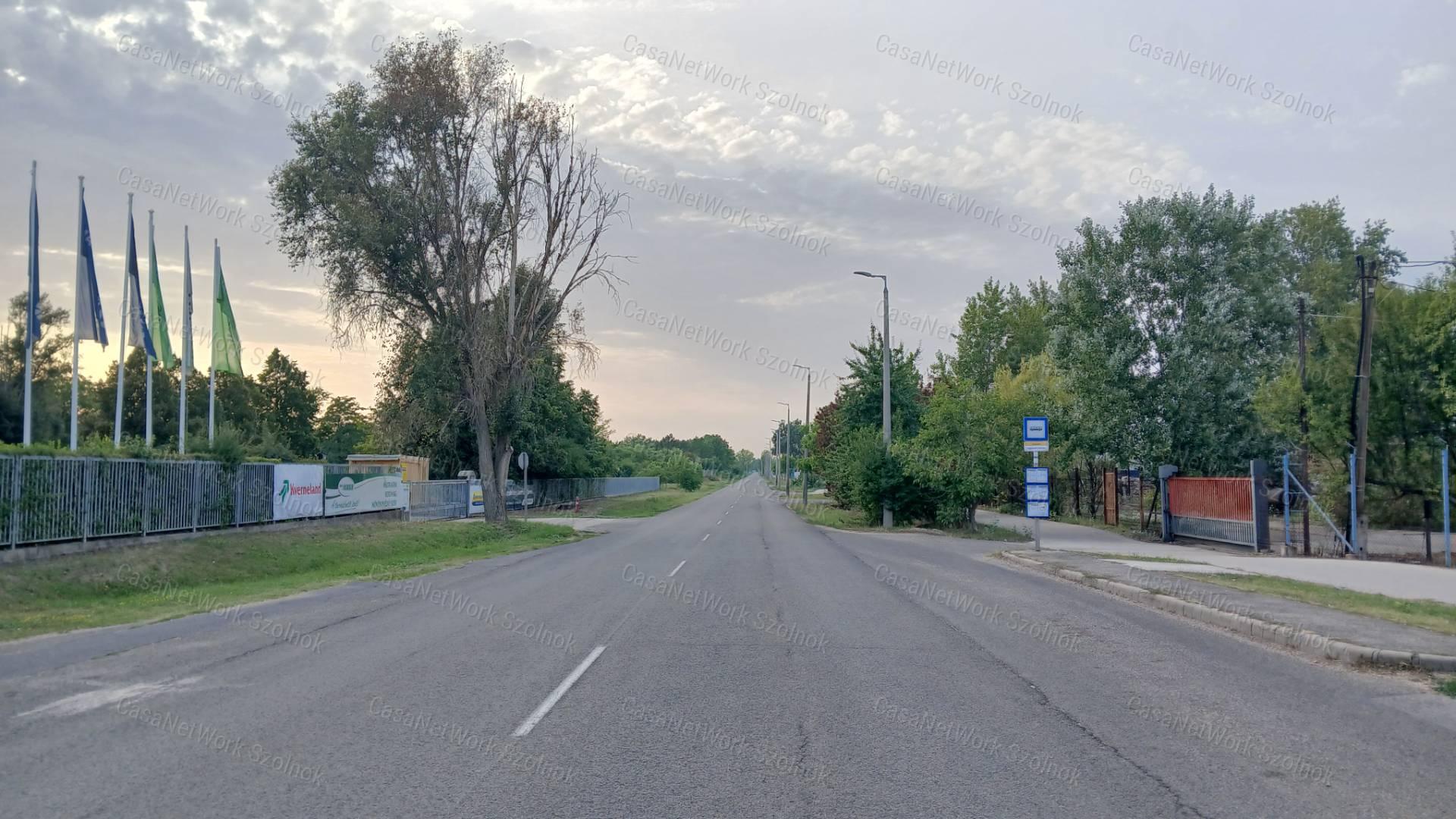Eladó Szolnokon egy 59522 m2-es ipari terület.