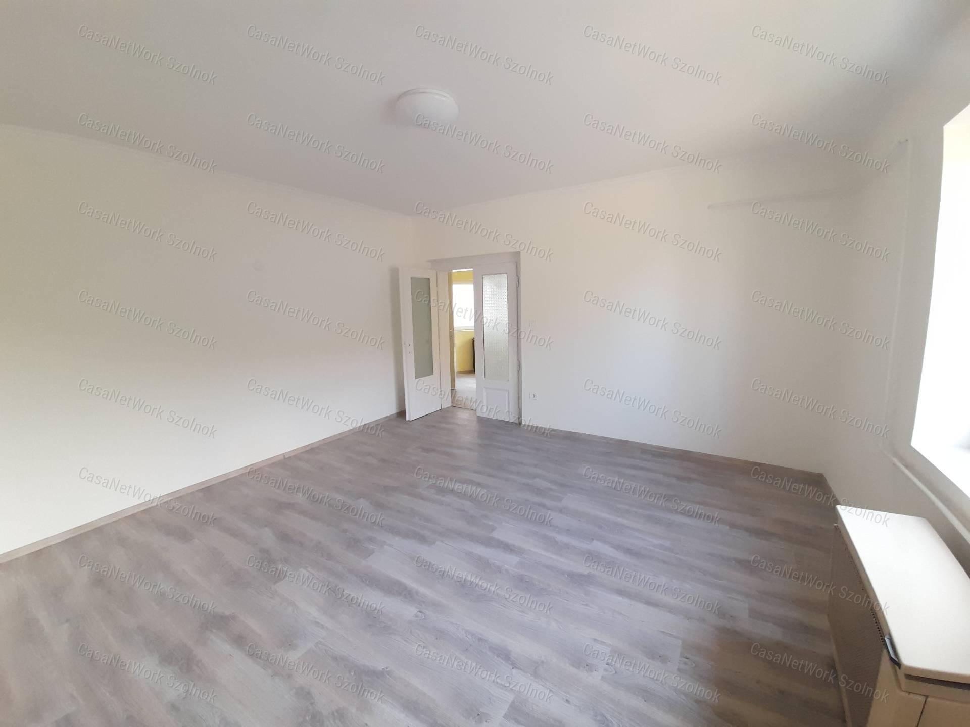 Felújított belvárosi családi ház eladó!