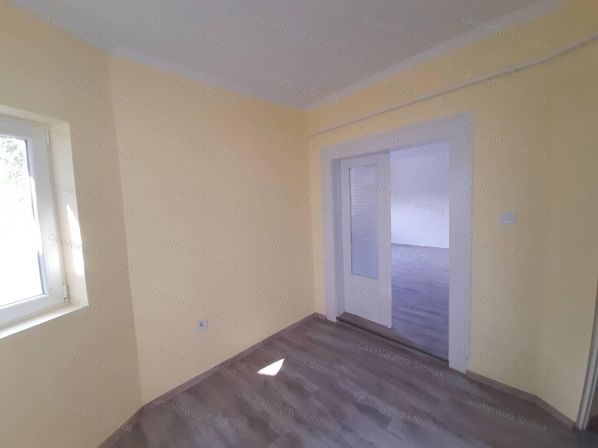 Felújított belvárosi családi ház eladó!