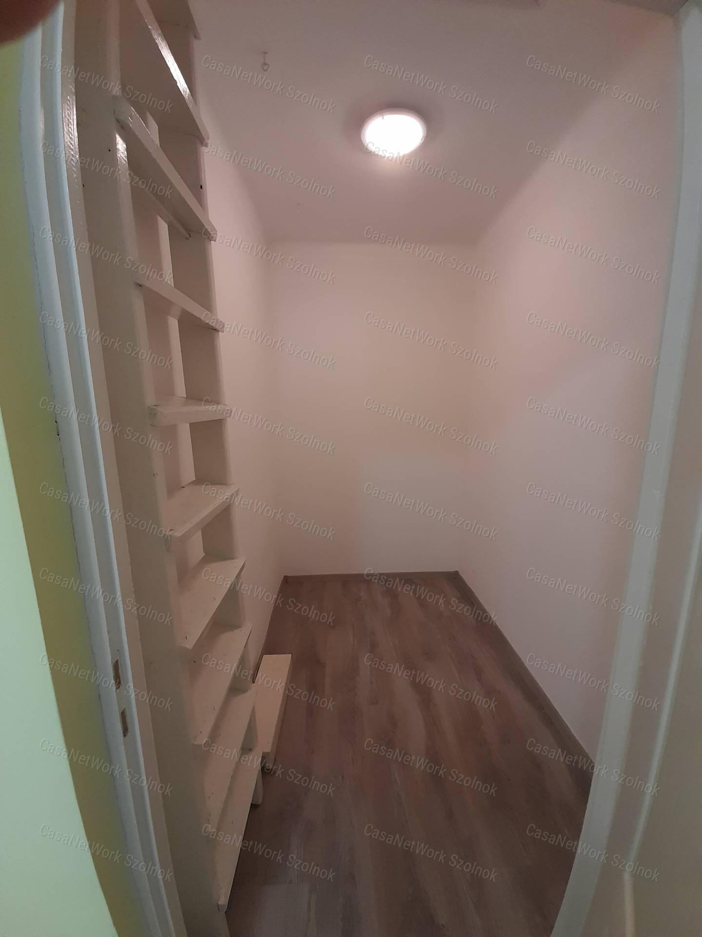 Felújított belvárosi családi ház eladó!