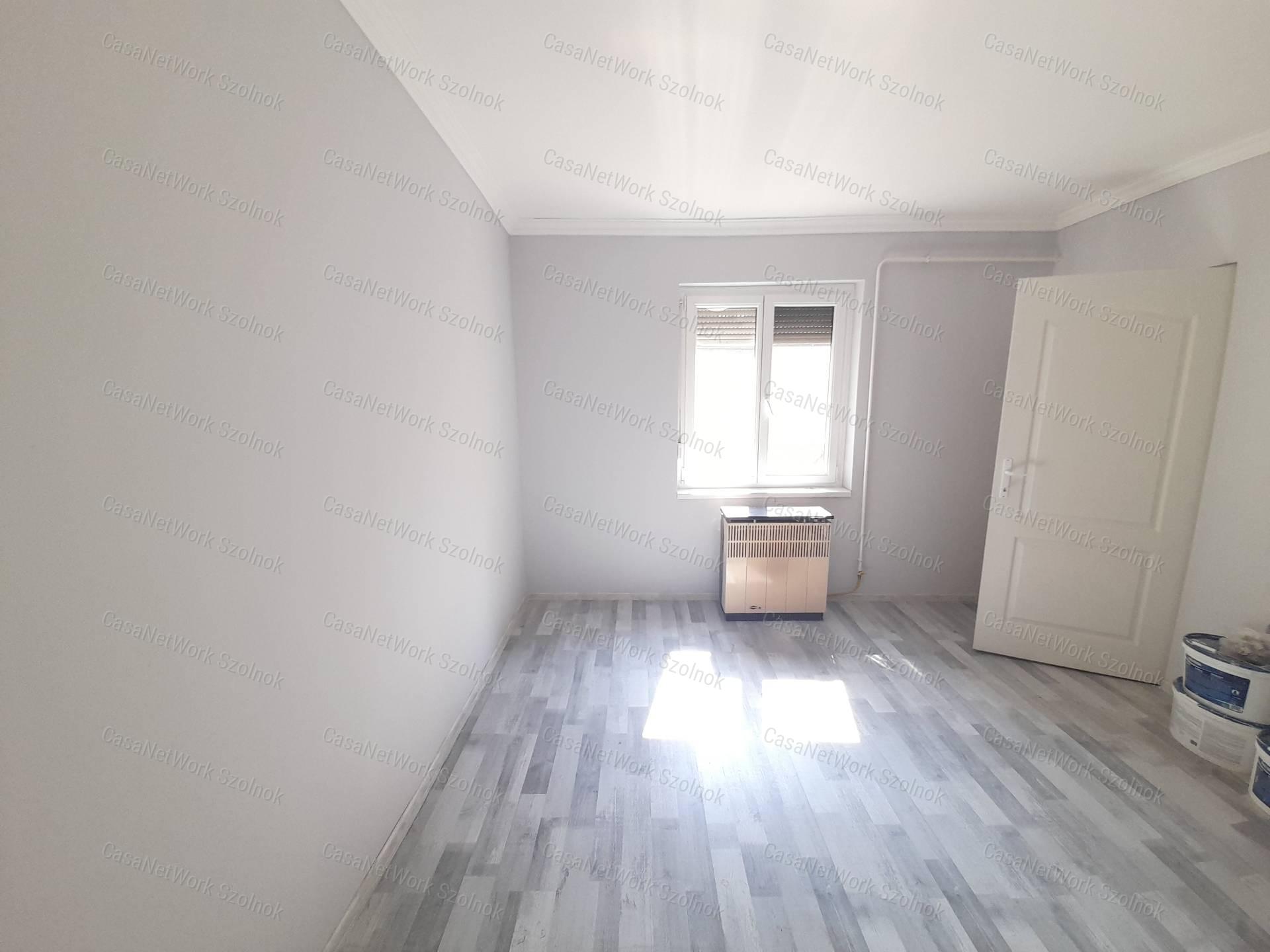 Felújított belvárosi családi ház eladó!
