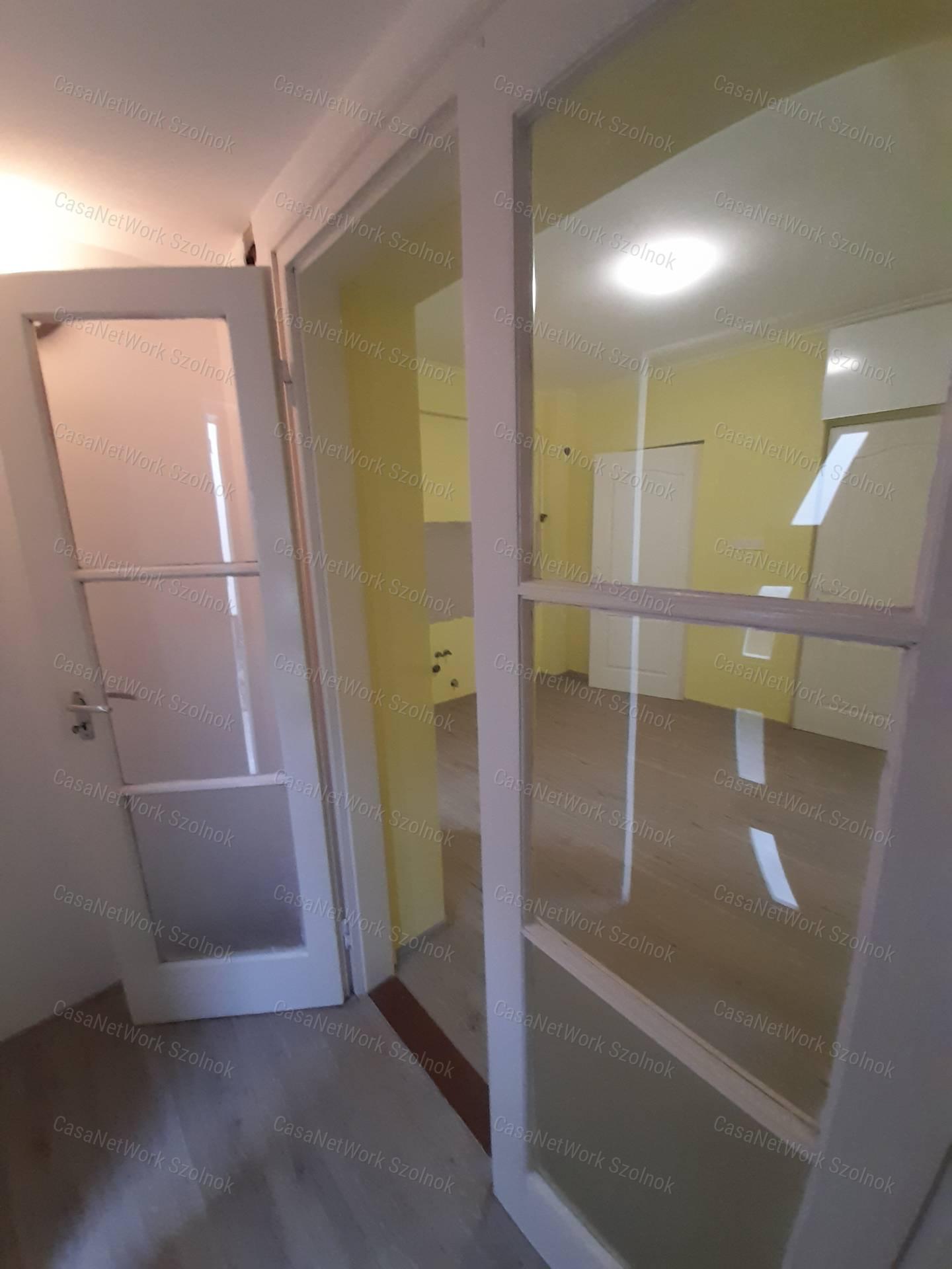 Felújított belvárosi családi ház eladó!