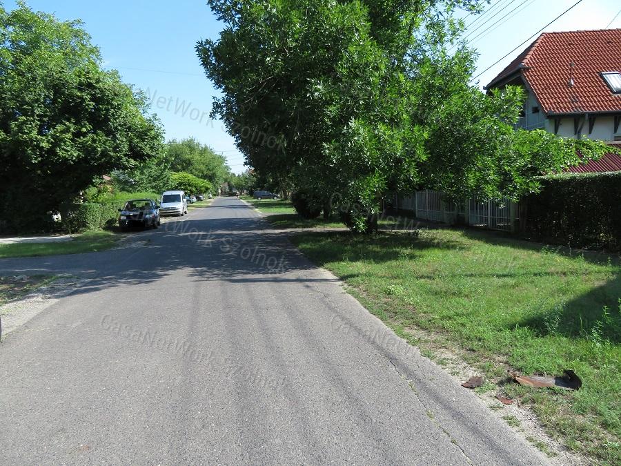 2 generációs vállalkozásra is alkalmas ingatlan eladó Szolnokon!