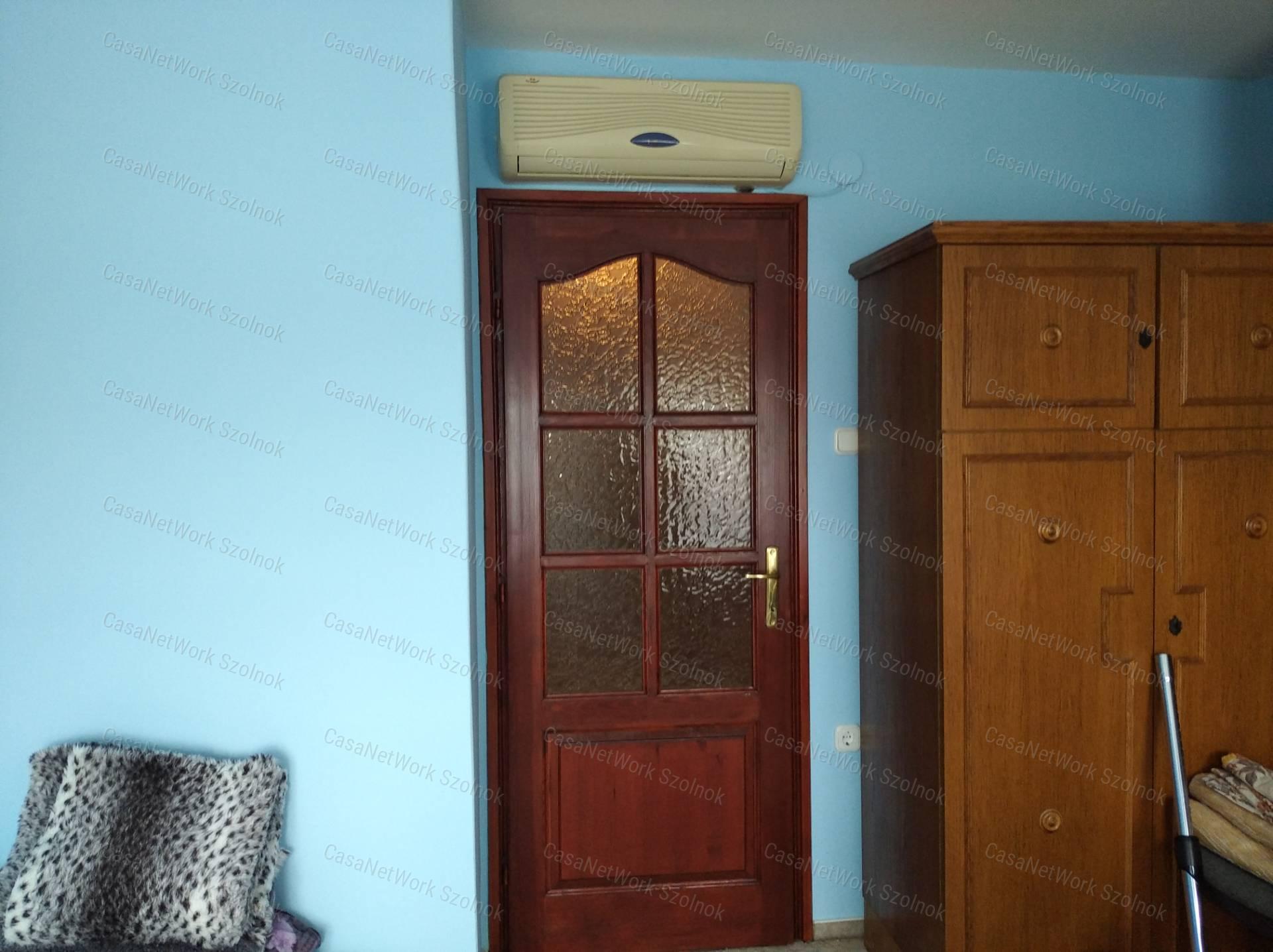 2 generációs vállalkozásra is alkalmas ingatlan eladó Szolnokon!