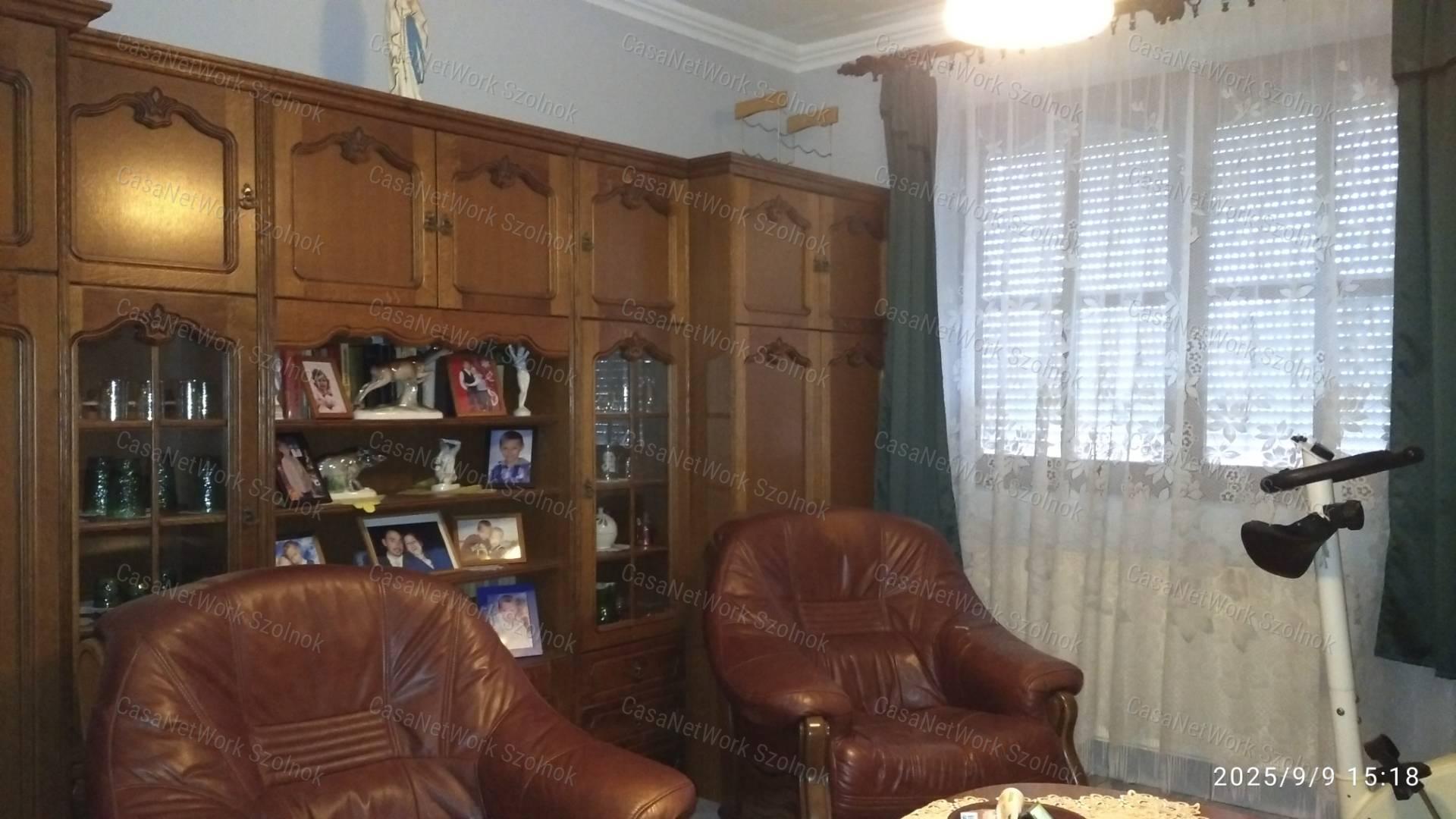 2 generációs vállalkozásra is alkalmas ingatlan eladó Szolnokon!