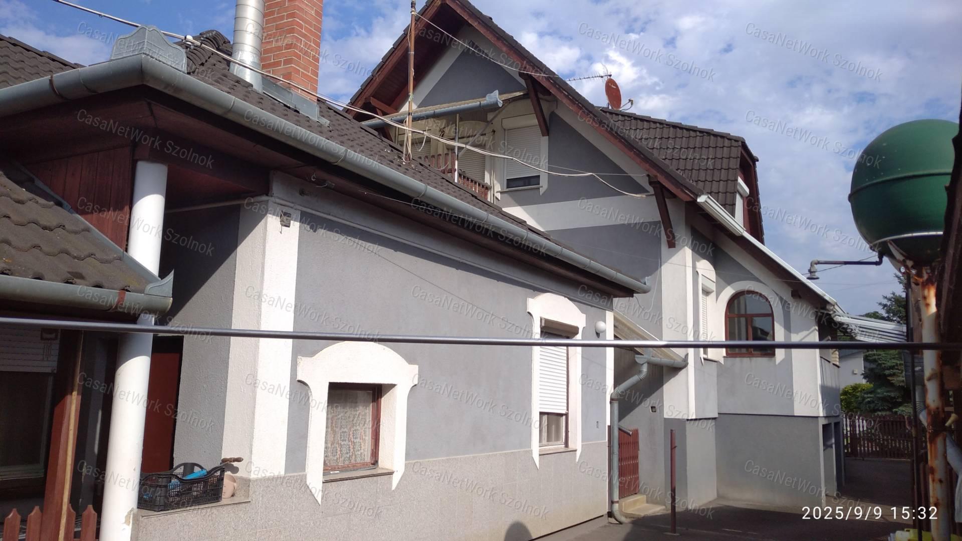 2 generációs vállalkozásra is alkalmas ingatlan eladó Szolnokon!