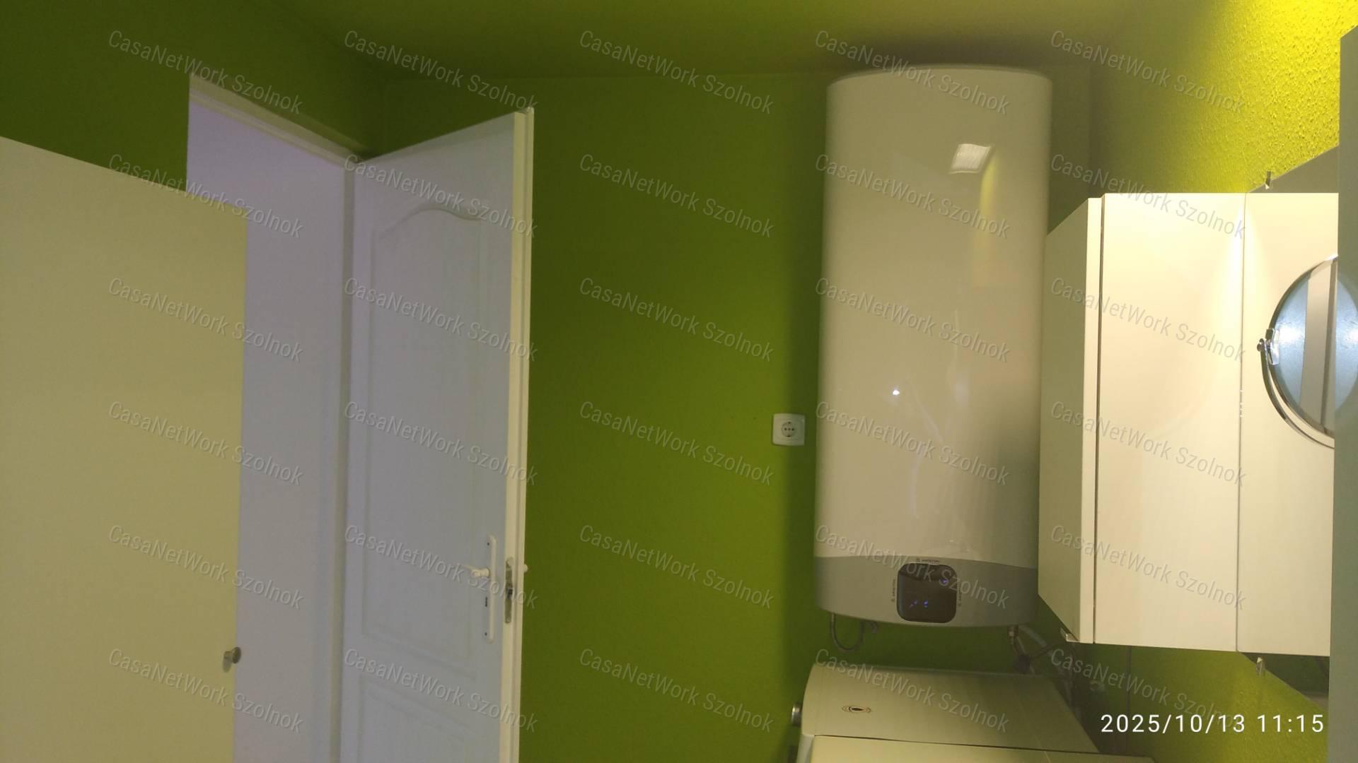 Eladó Szandaszőlősön az üdülőövezetben kertes családi ház!