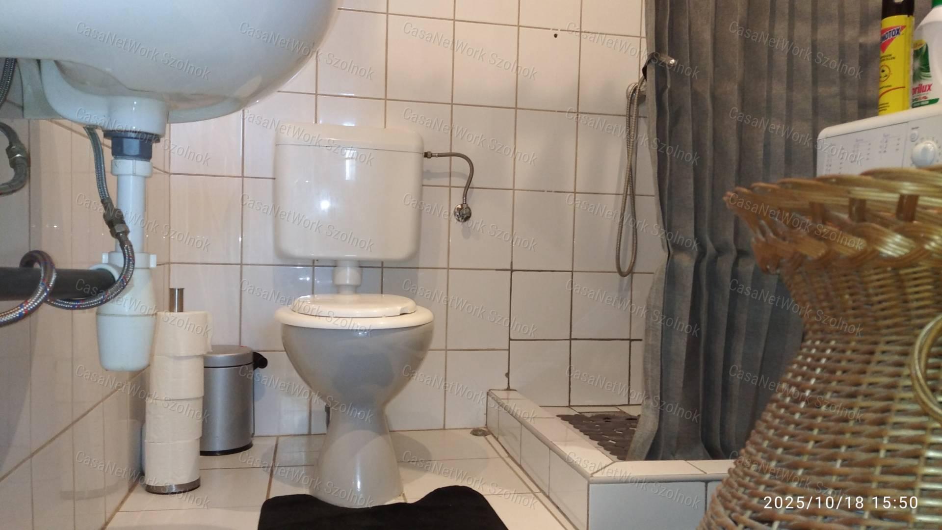 Cibakházán eladó tégla építésű nyaraló!