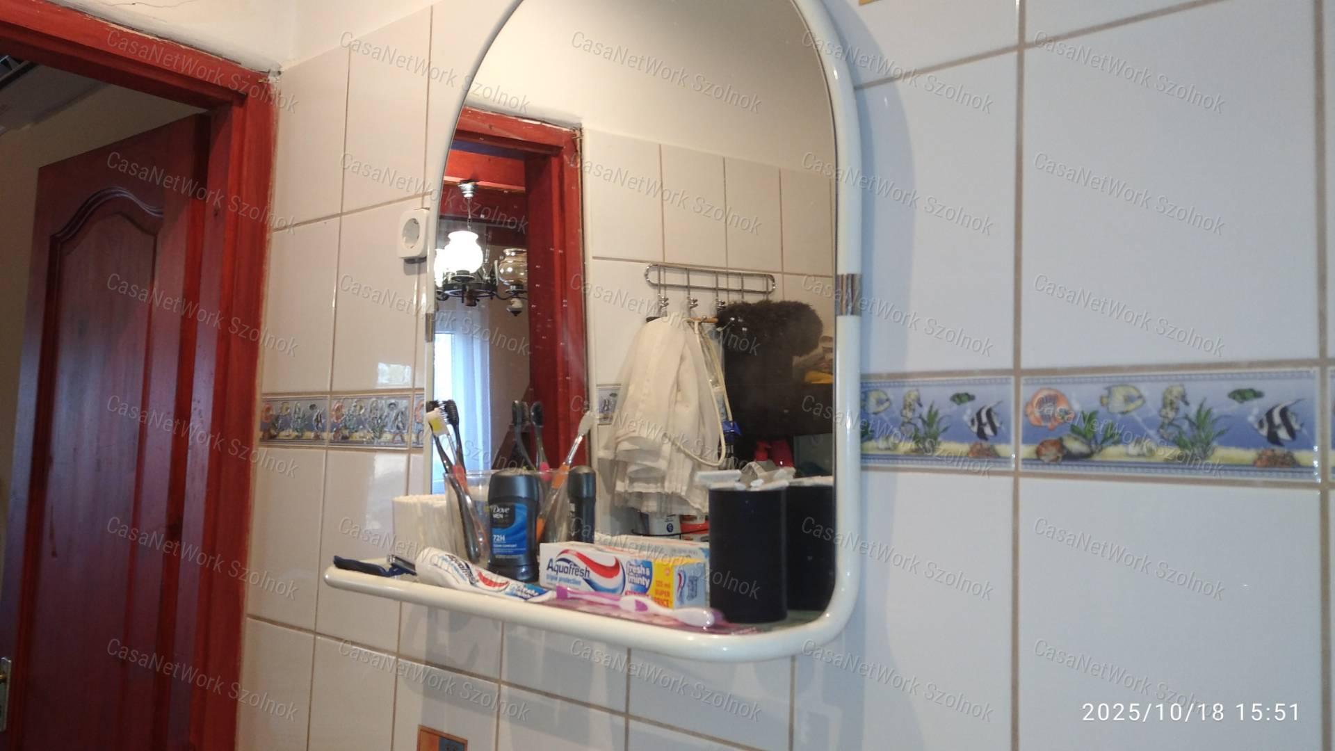 Cibakházán eladó tégla építésű nyaraló!