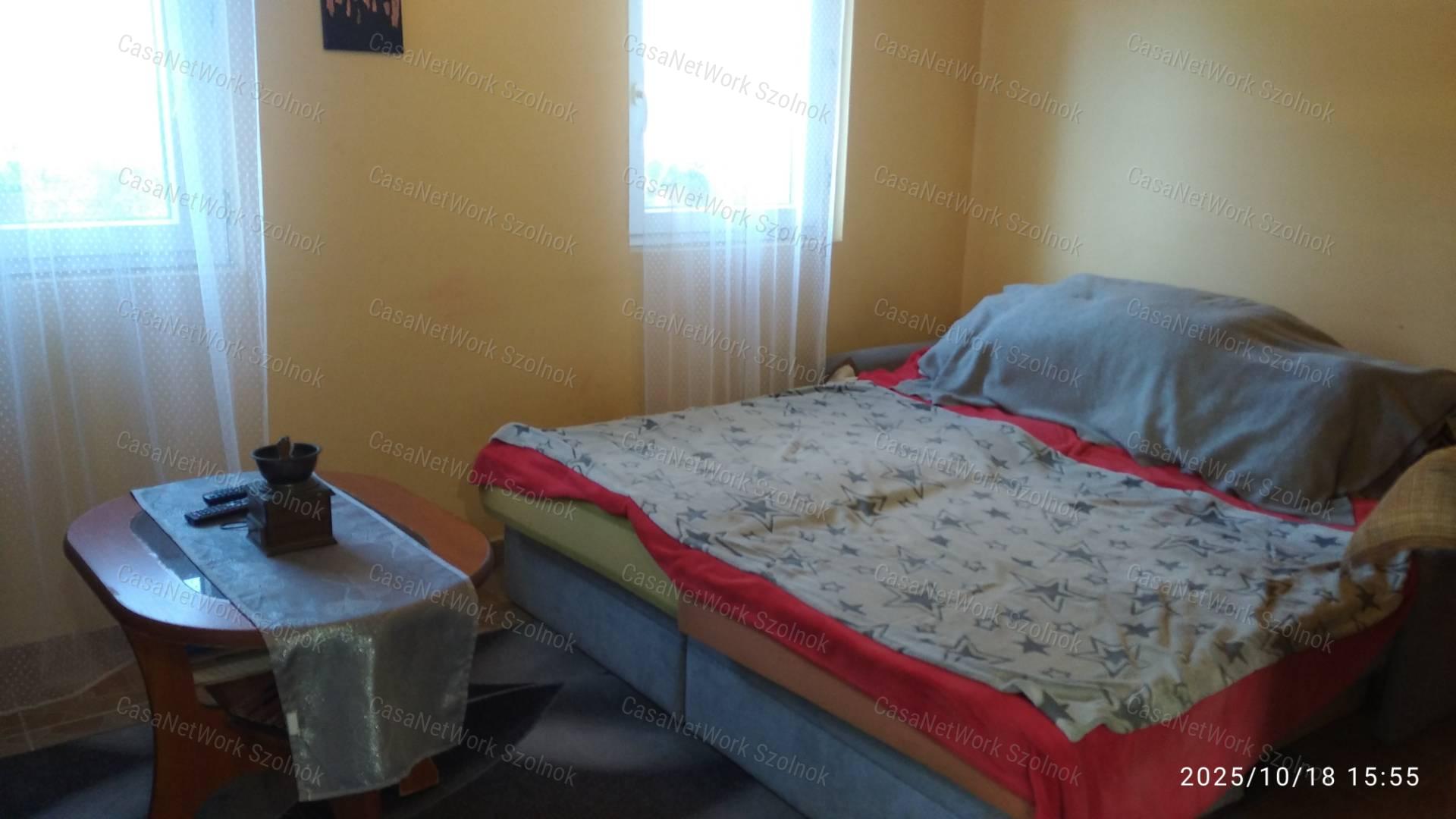 Cibakházán eladó tégla építésű nyaraló!