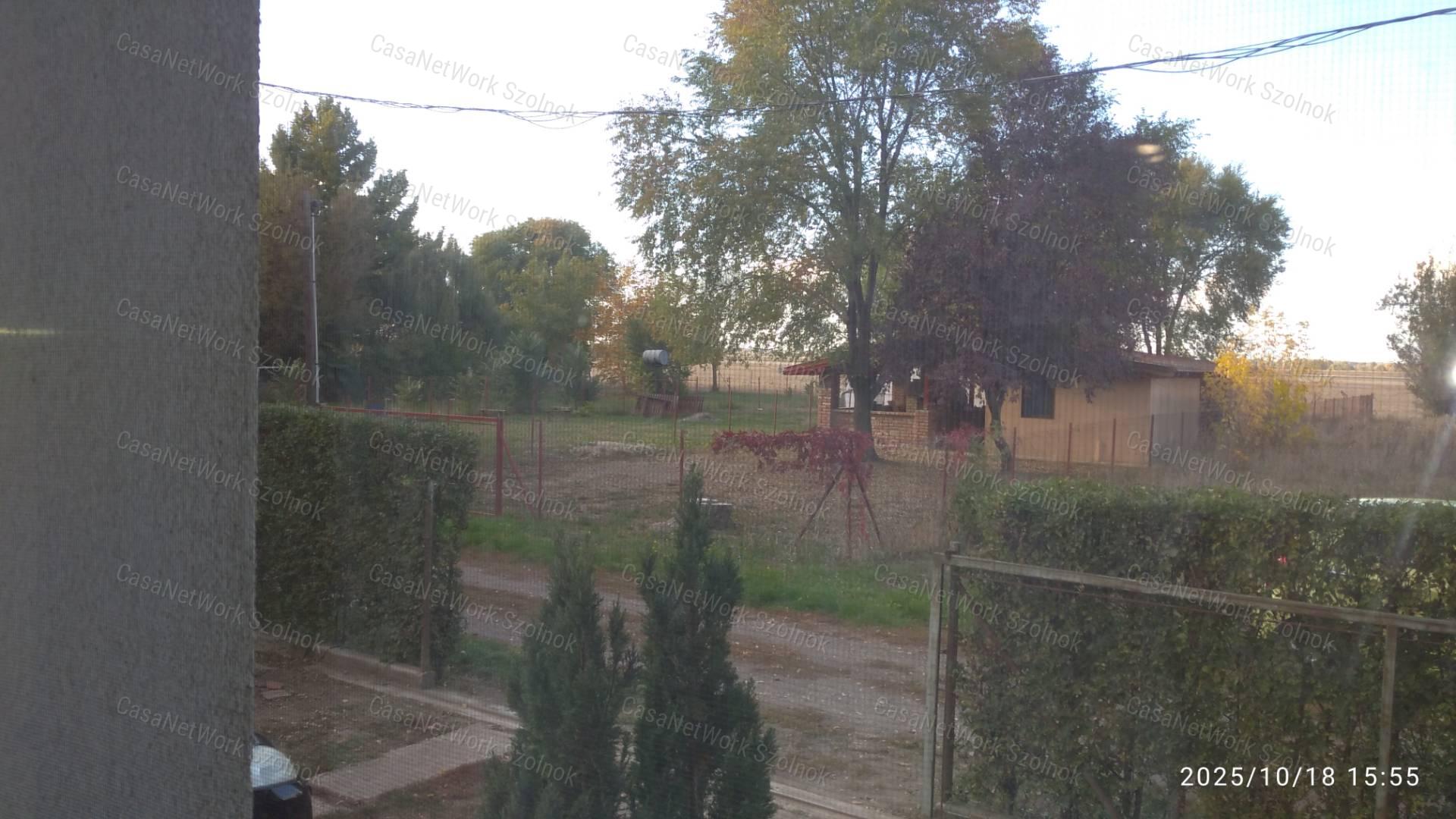 Cibakházán eladó tégla építésű nyaraló!