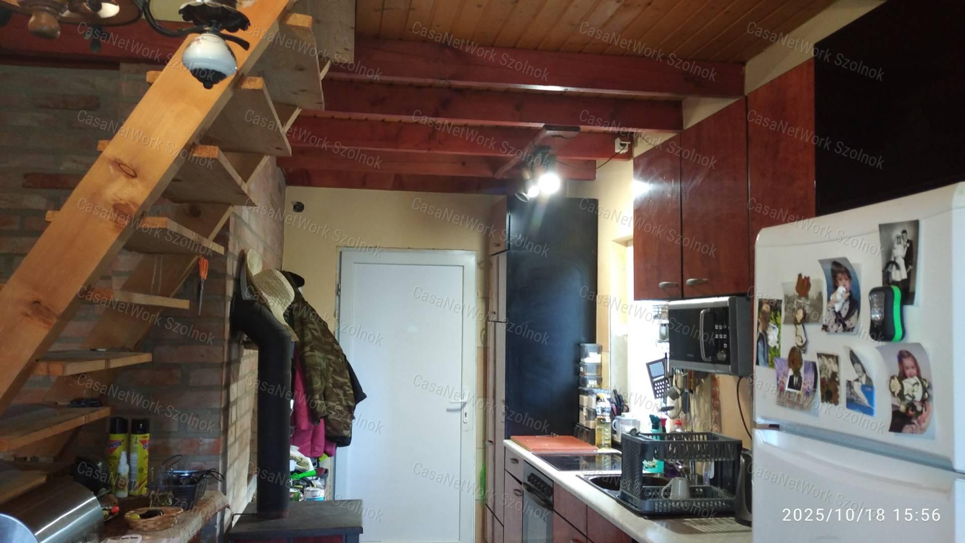 Cibakházán eladó tégla építésű nyaraló!
