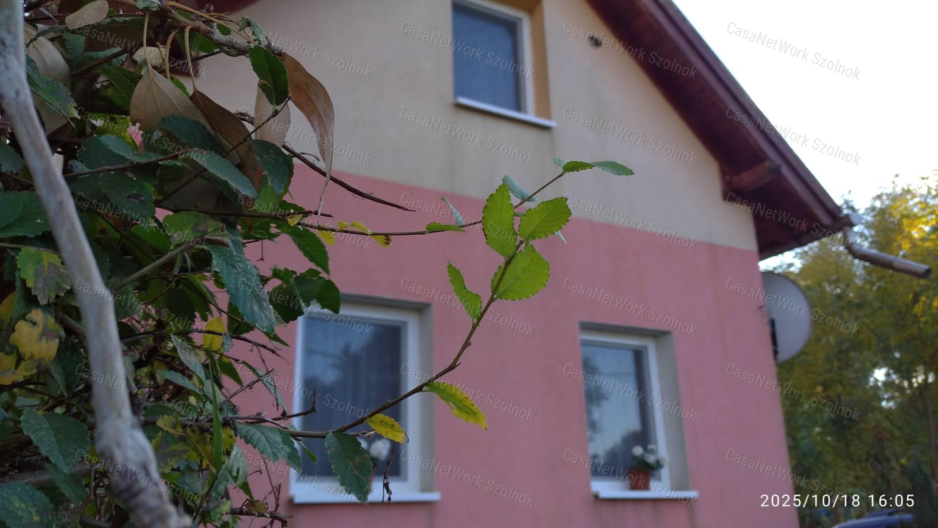 Cibakházán eladó tégla építésű nyaraló!