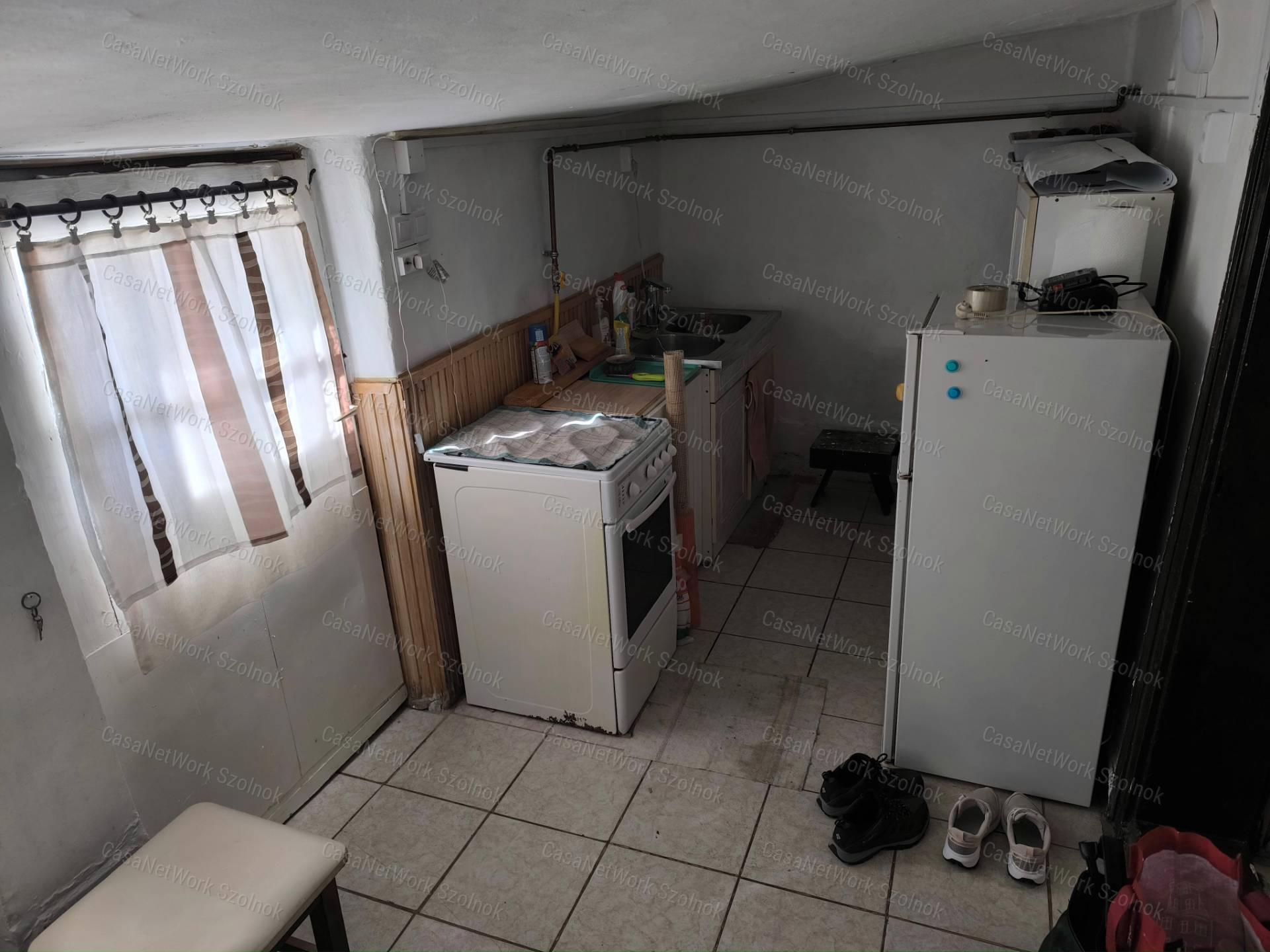 Tószeg központi részén egy 37m2-es családi ház eladó!