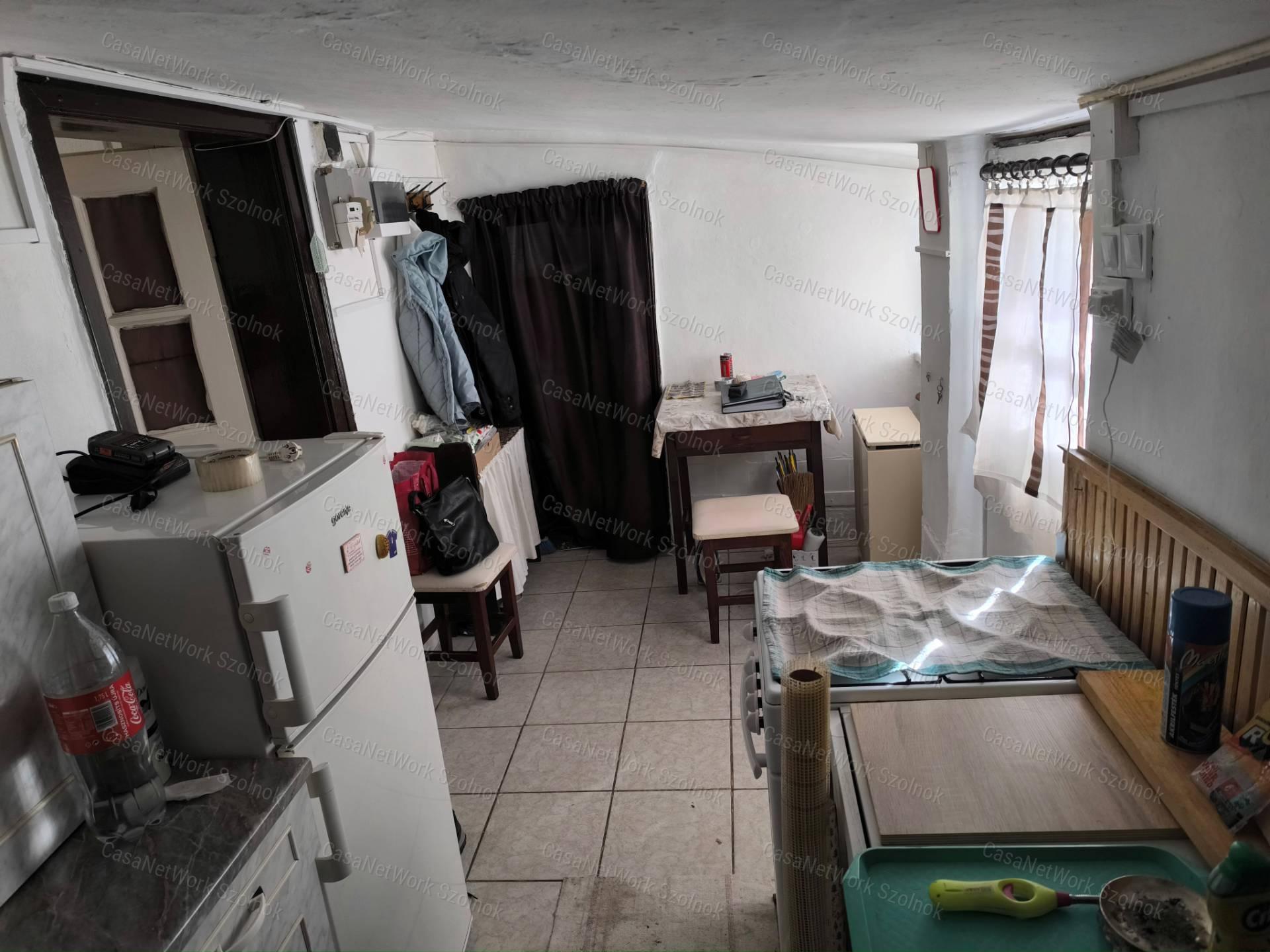 Tószeg központi részén egy 37m2-es családi ház eladó!