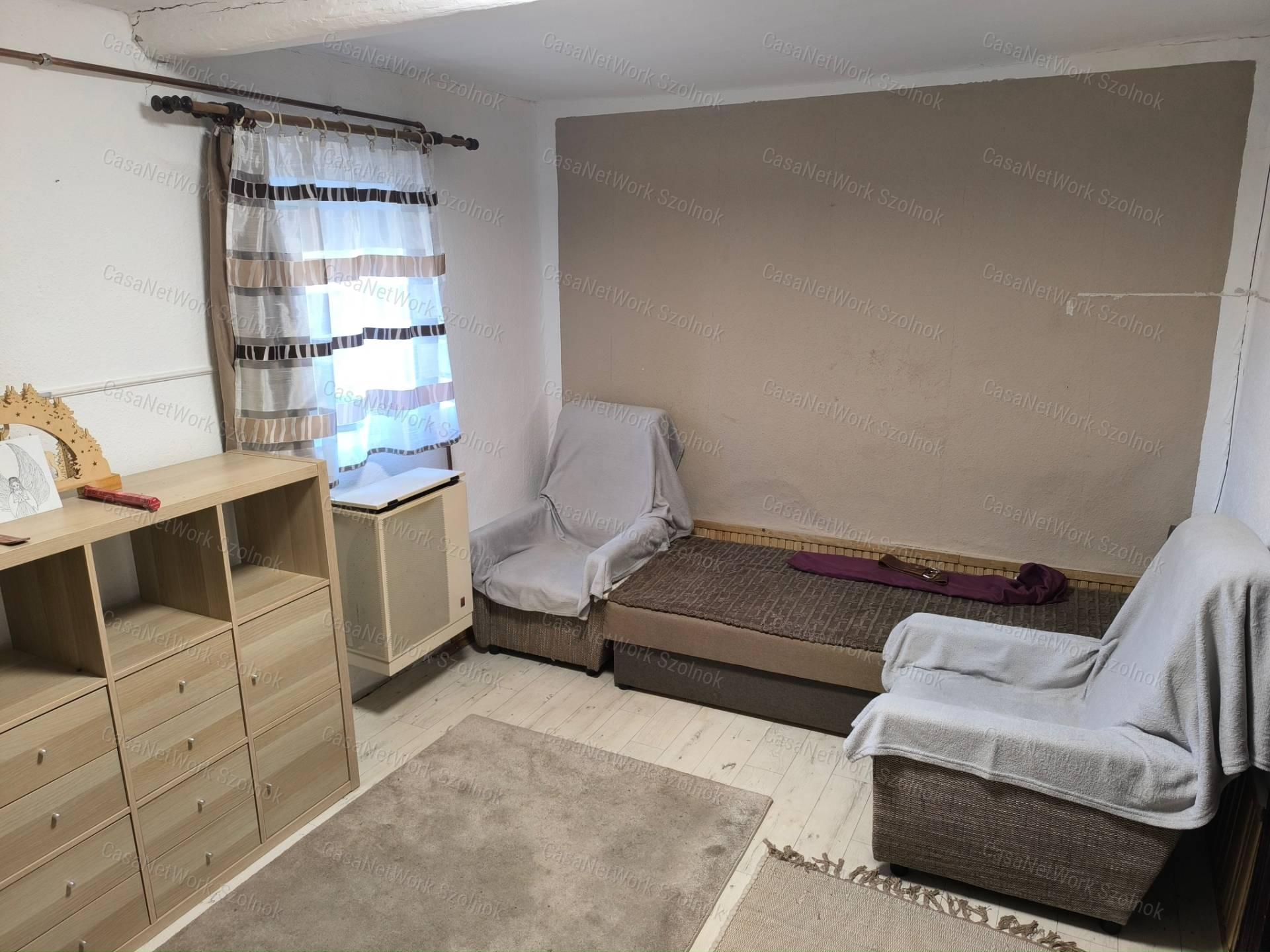 Tószeg központi részén egy 37m2-es családi ház eladó!