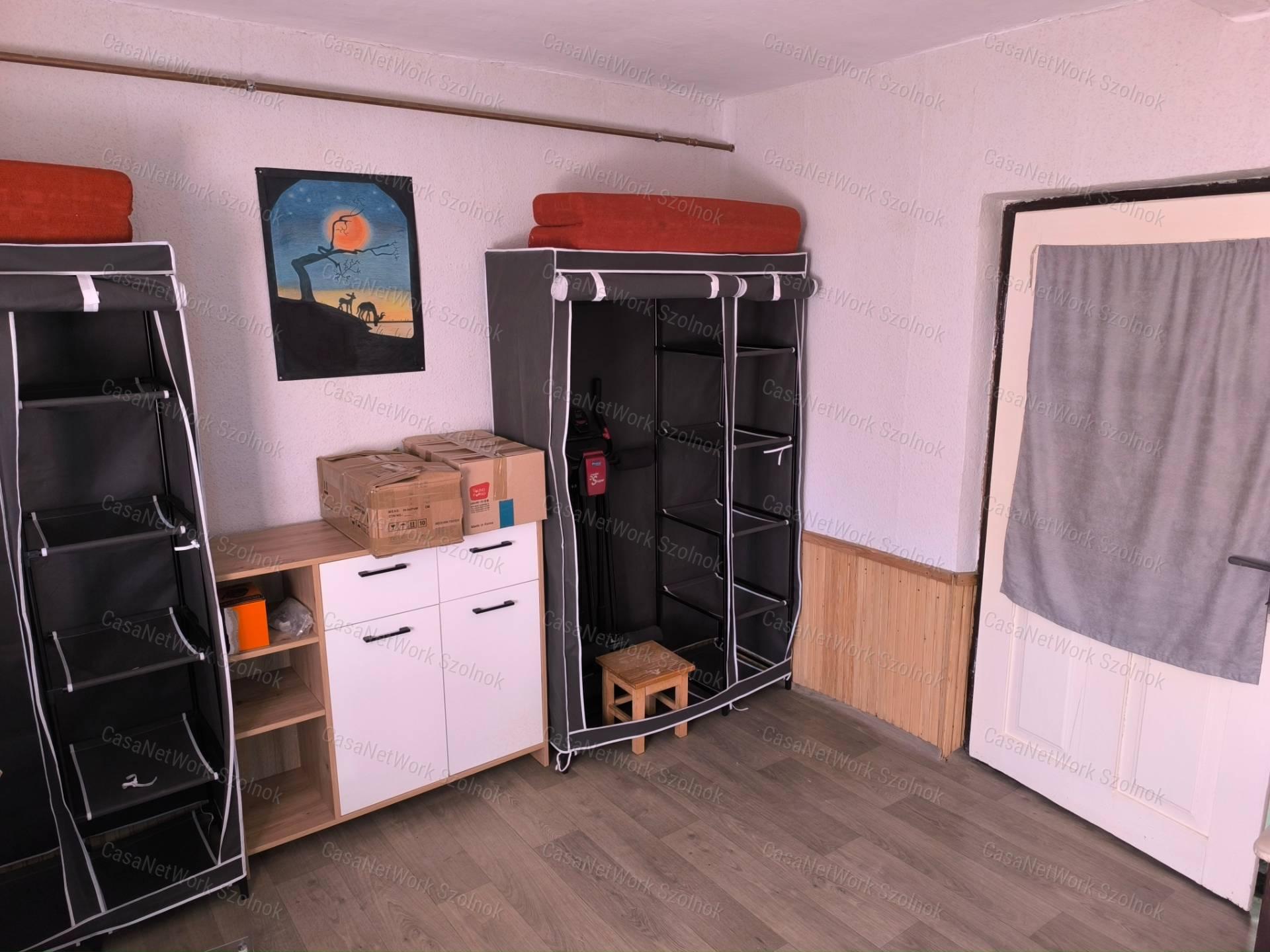 Tószeg központi részén egy 37m2-es családi ház eladó!