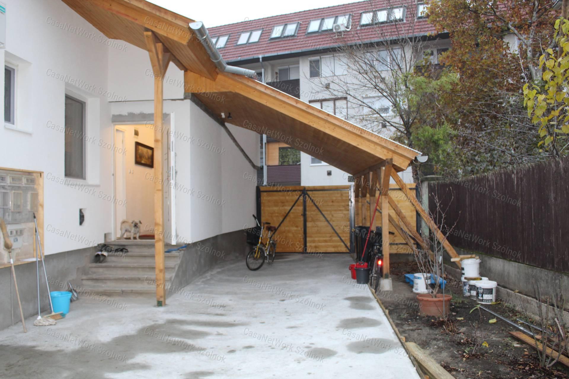 Szolnokon a belvárosban  felújított 3 szobás családi ház eladó!