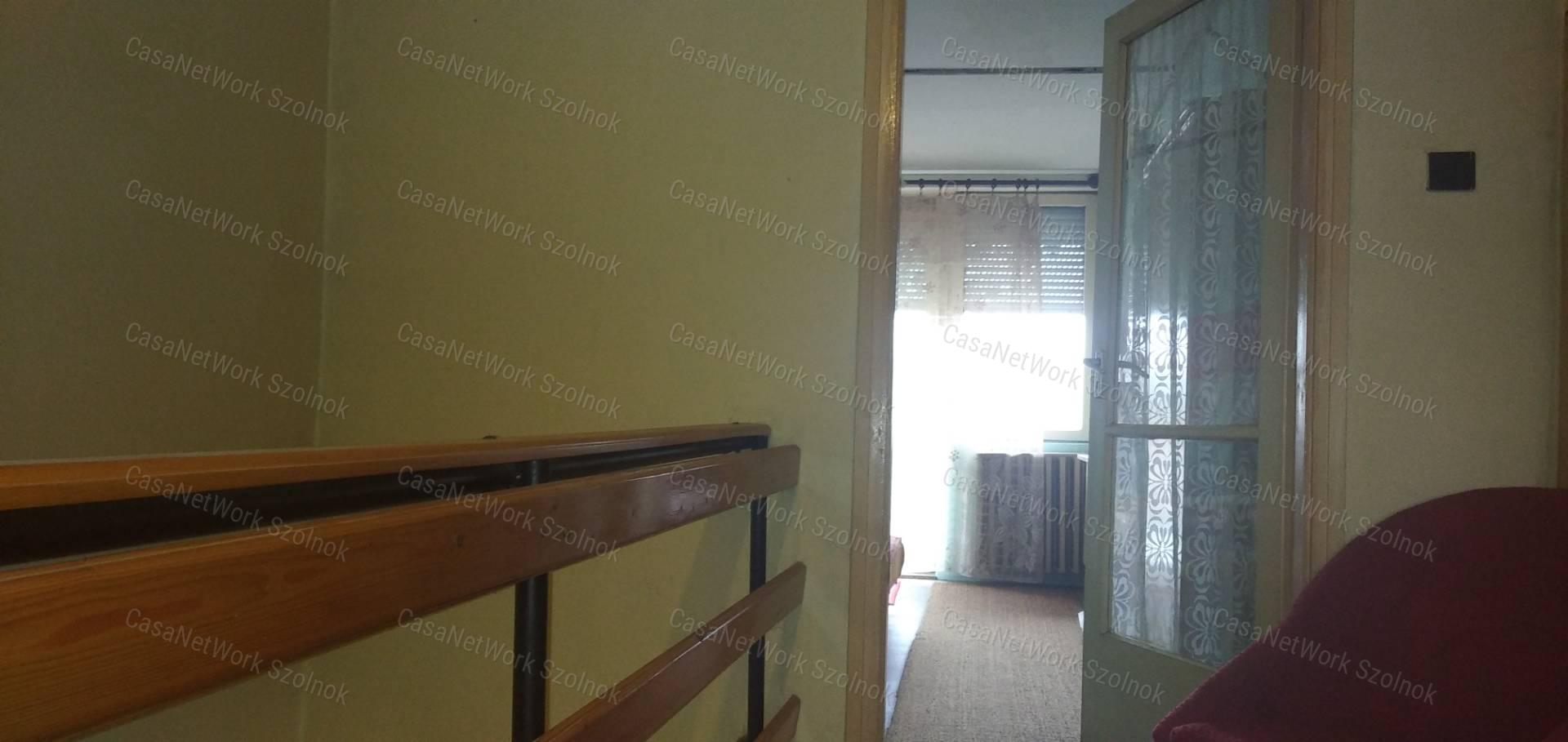 Tiszaföldváron eladó tégla építésű ház nagy kerttel!
