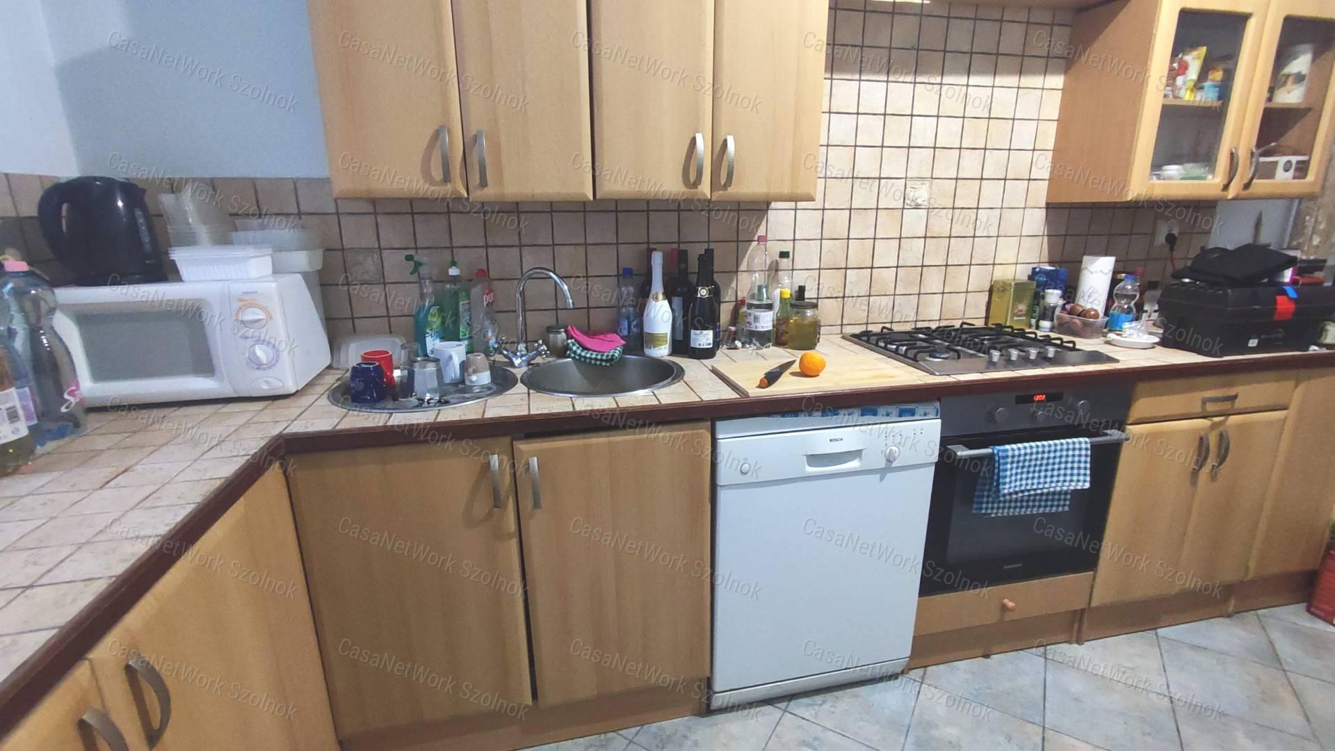 Eladó jó állapotú lakás Budapest 6. kerületében, a Csengery utcában!