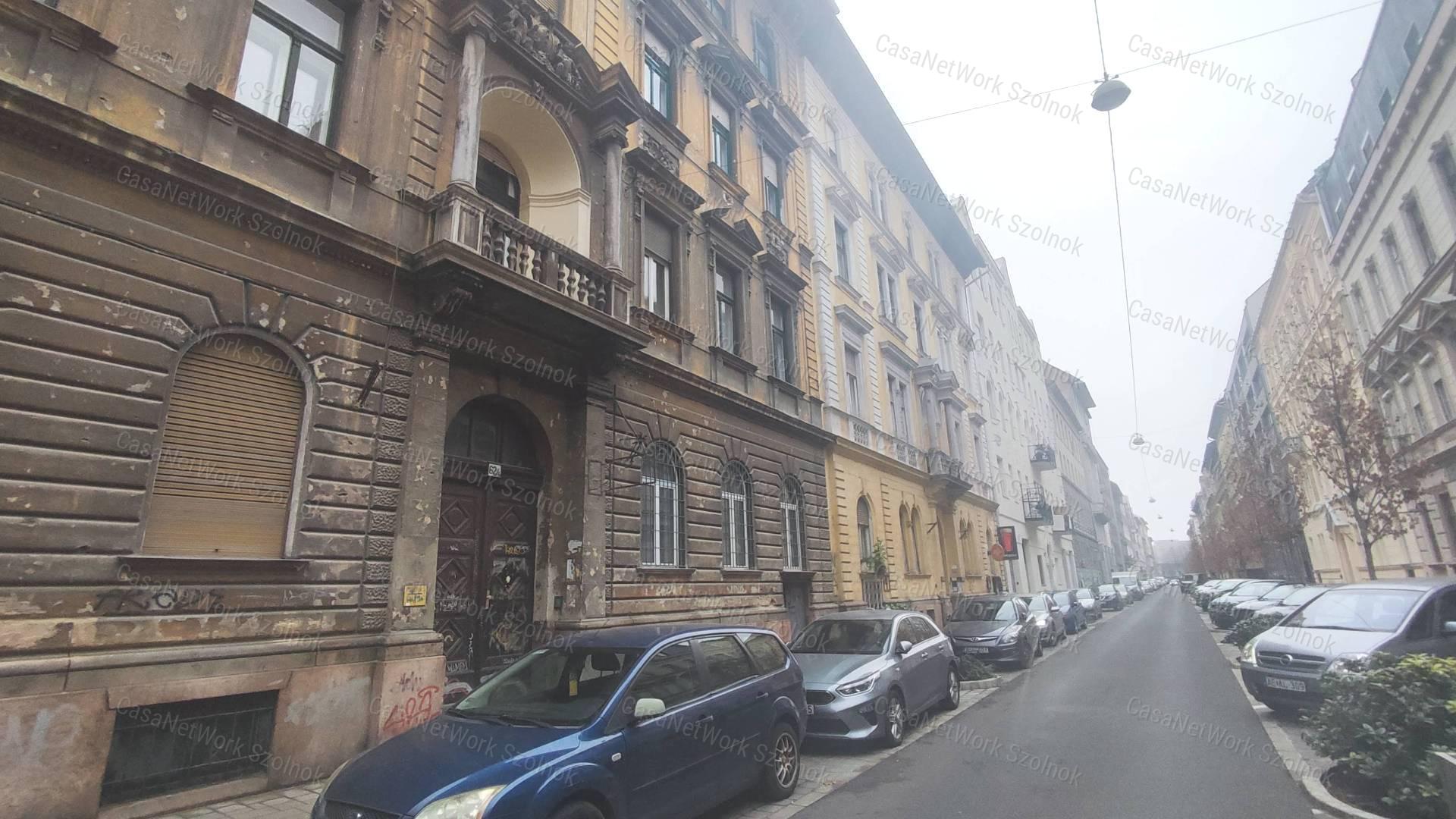 Eladó jó állapotú lakás Budapest 6. kerületében, a Csengery utcában!