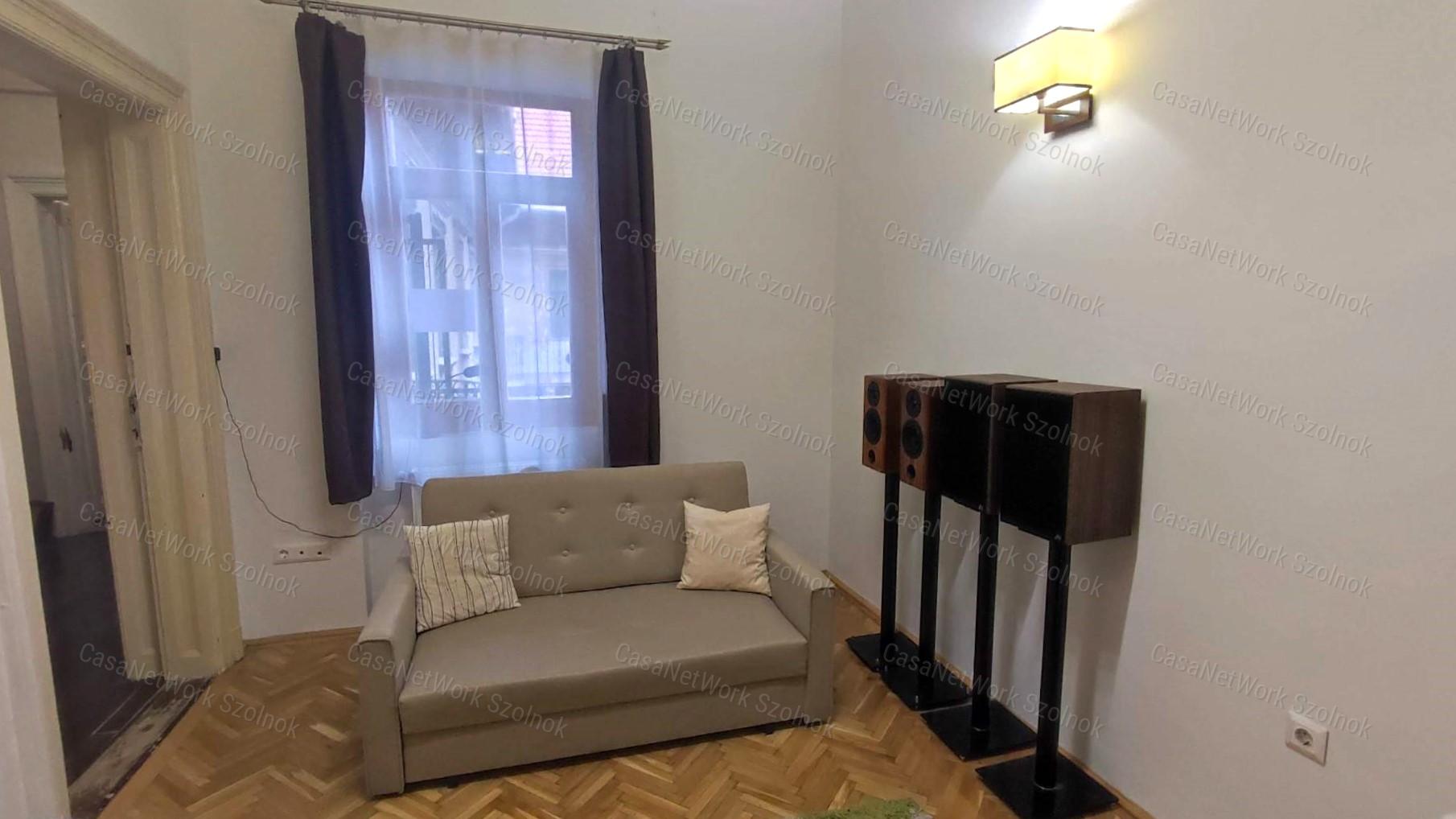 Eladó jó állapotú lakás Budapest 6. kerületében, a Csengery utcában!