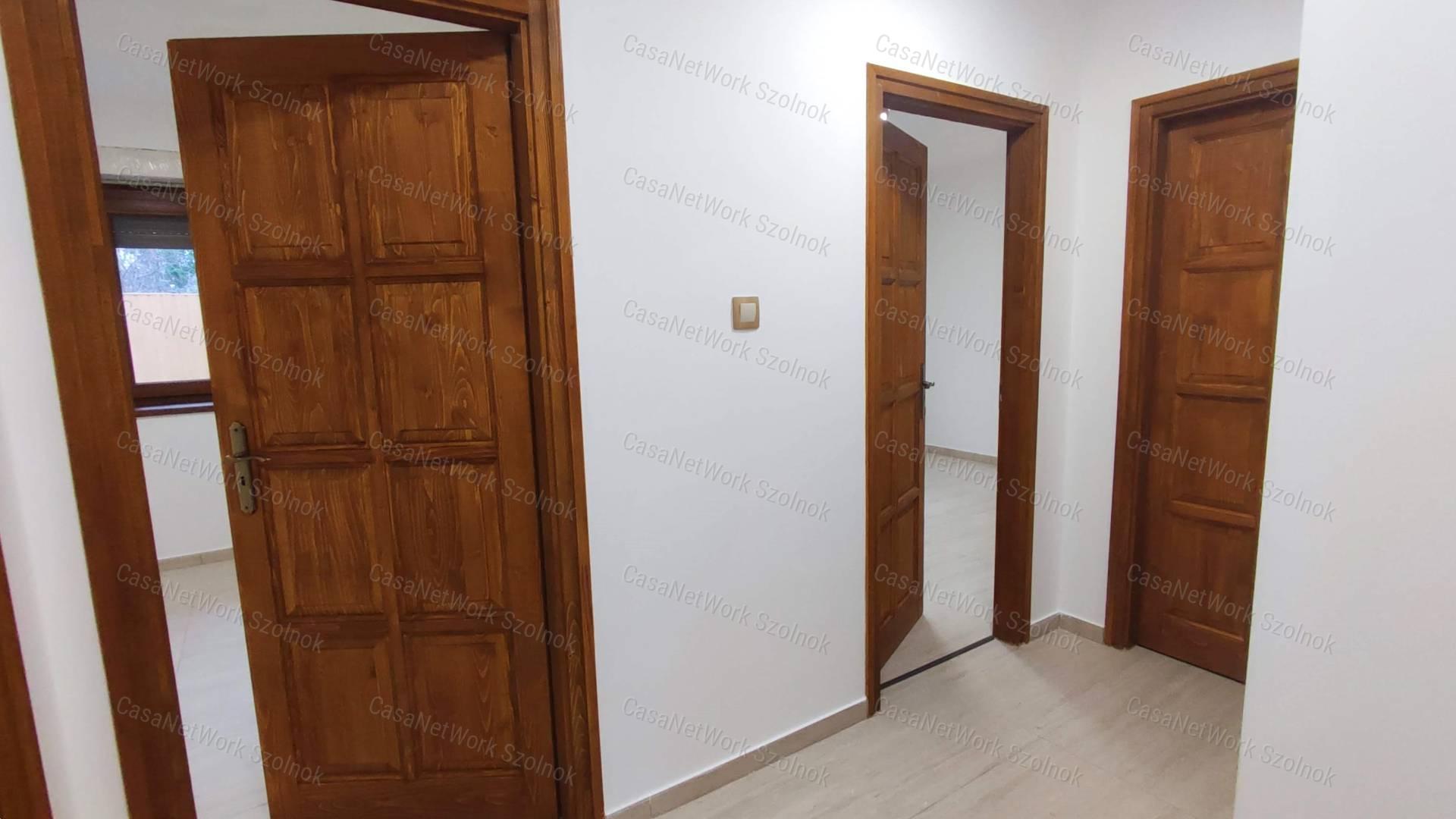 Eladó új építésű, 3 szobás, nagy teraszos sorházi lakás