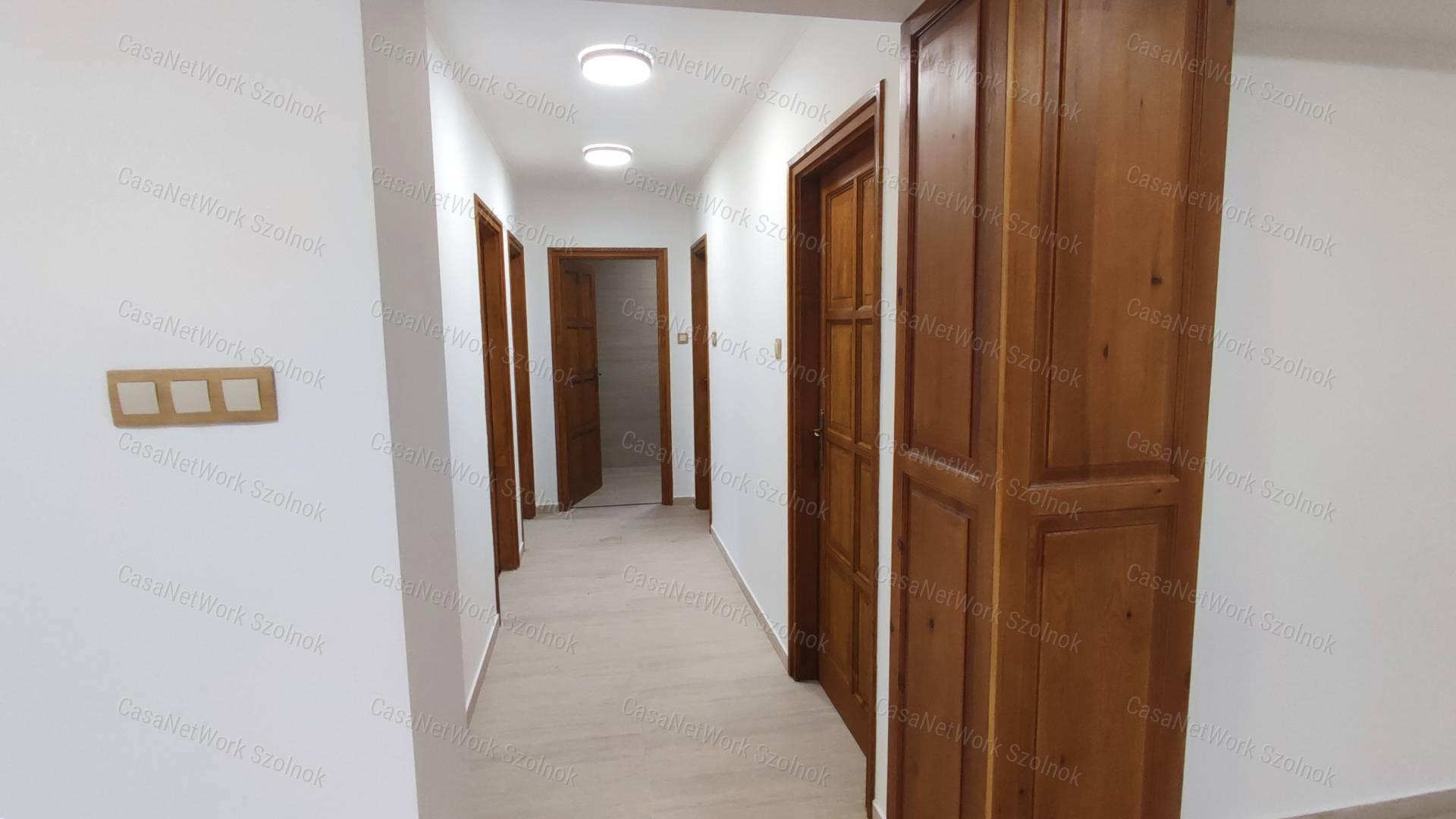 Eladó új építésű, 3 szobás, nagy teraszos sorházi lakás