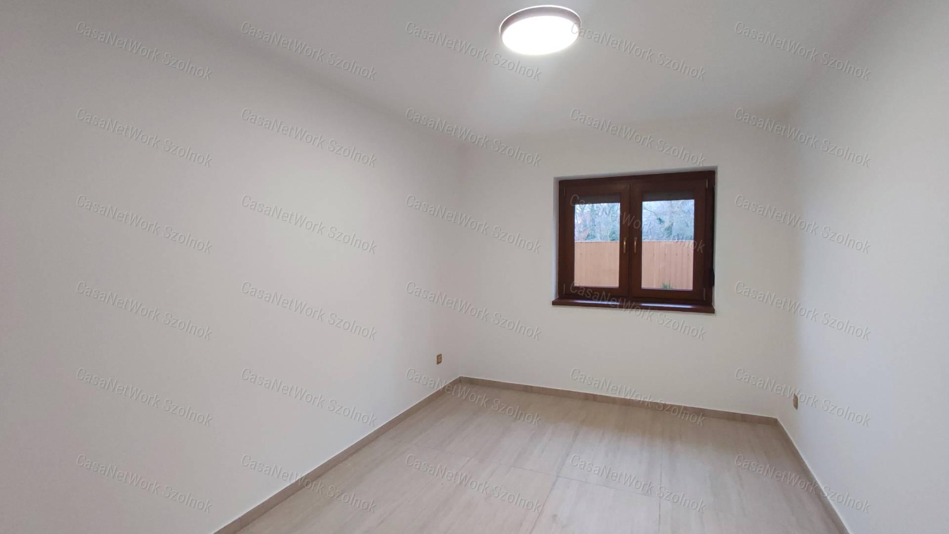 Eladó új építésű, 3 szobás, nagy teraszos sorházi lakás