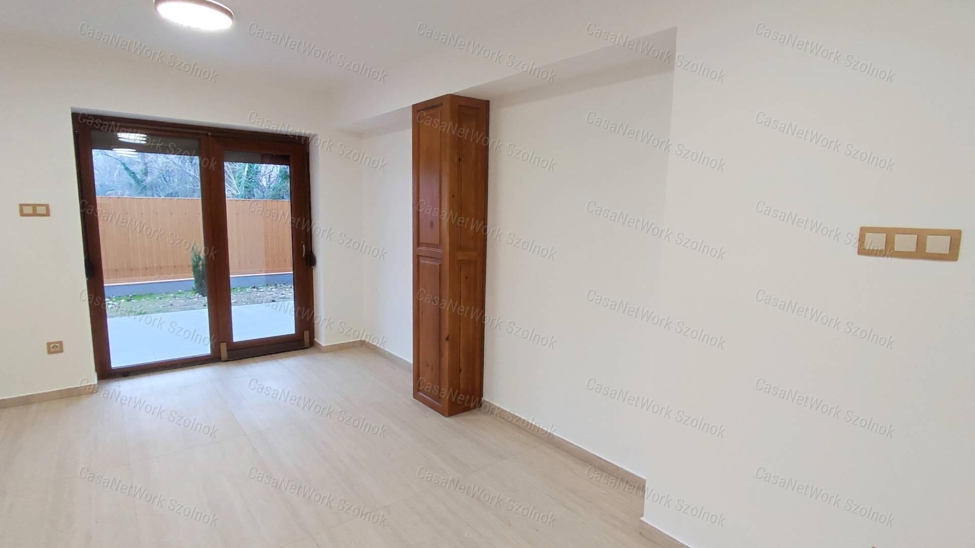 Eladó új építésű, 3 szobás, nagy teraszos sorházi lakás