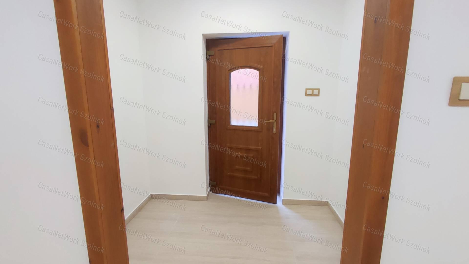 Eladó új építésű, 3 szobás, nagy teraszos sorházi lakás