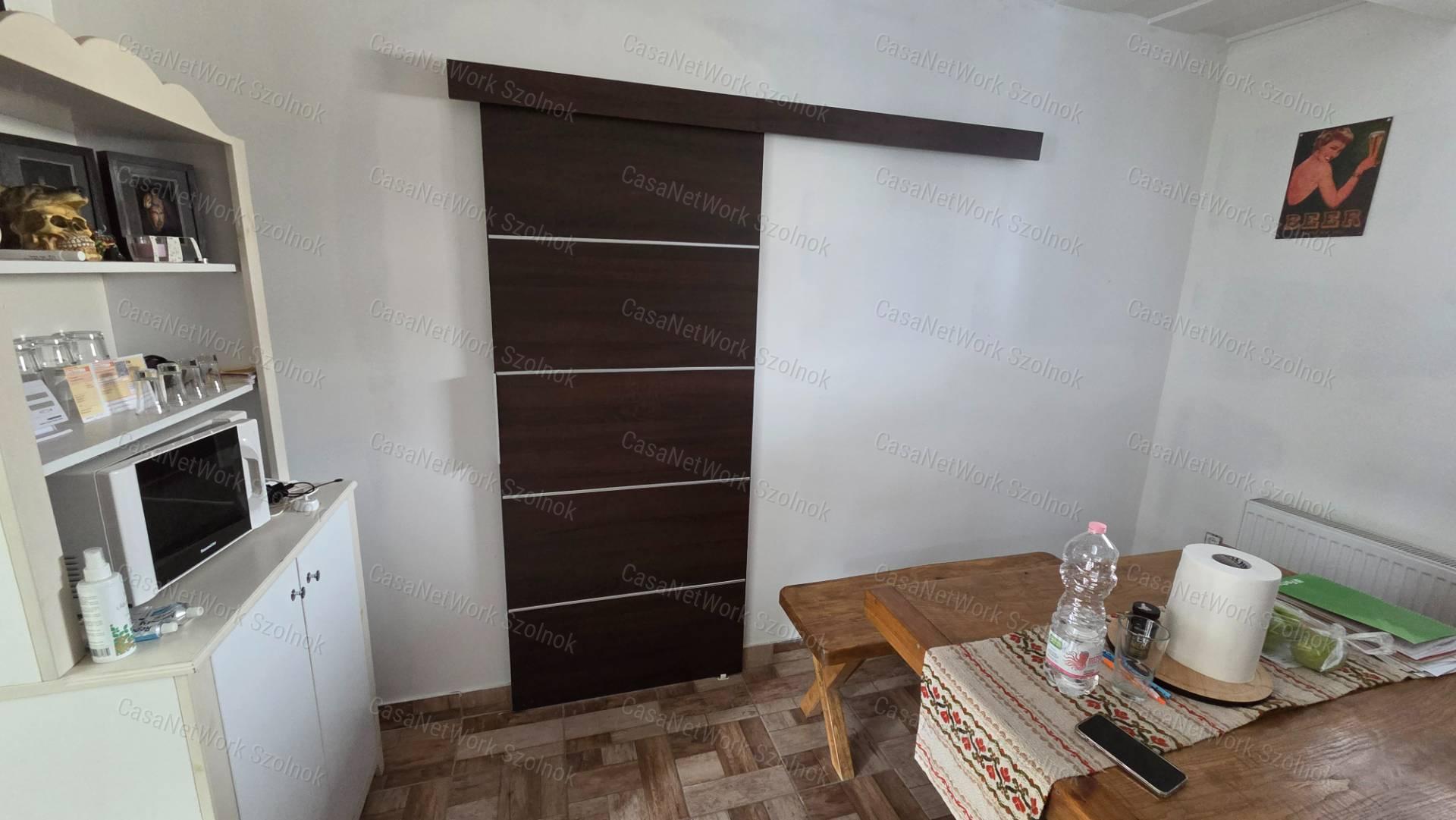 Eladó felújított, 3 szobás családi ház Tápiógyörgyén