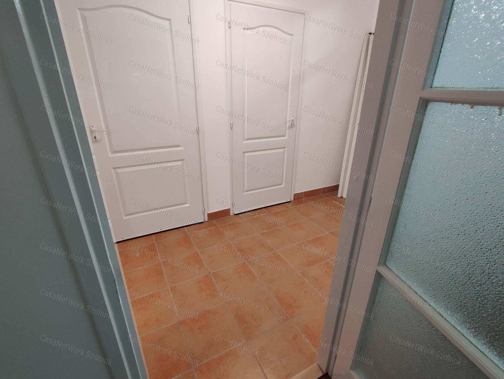 Eladó vendéglátóipari egység, lakóházzal, garázzsal, Szandaszőlősön