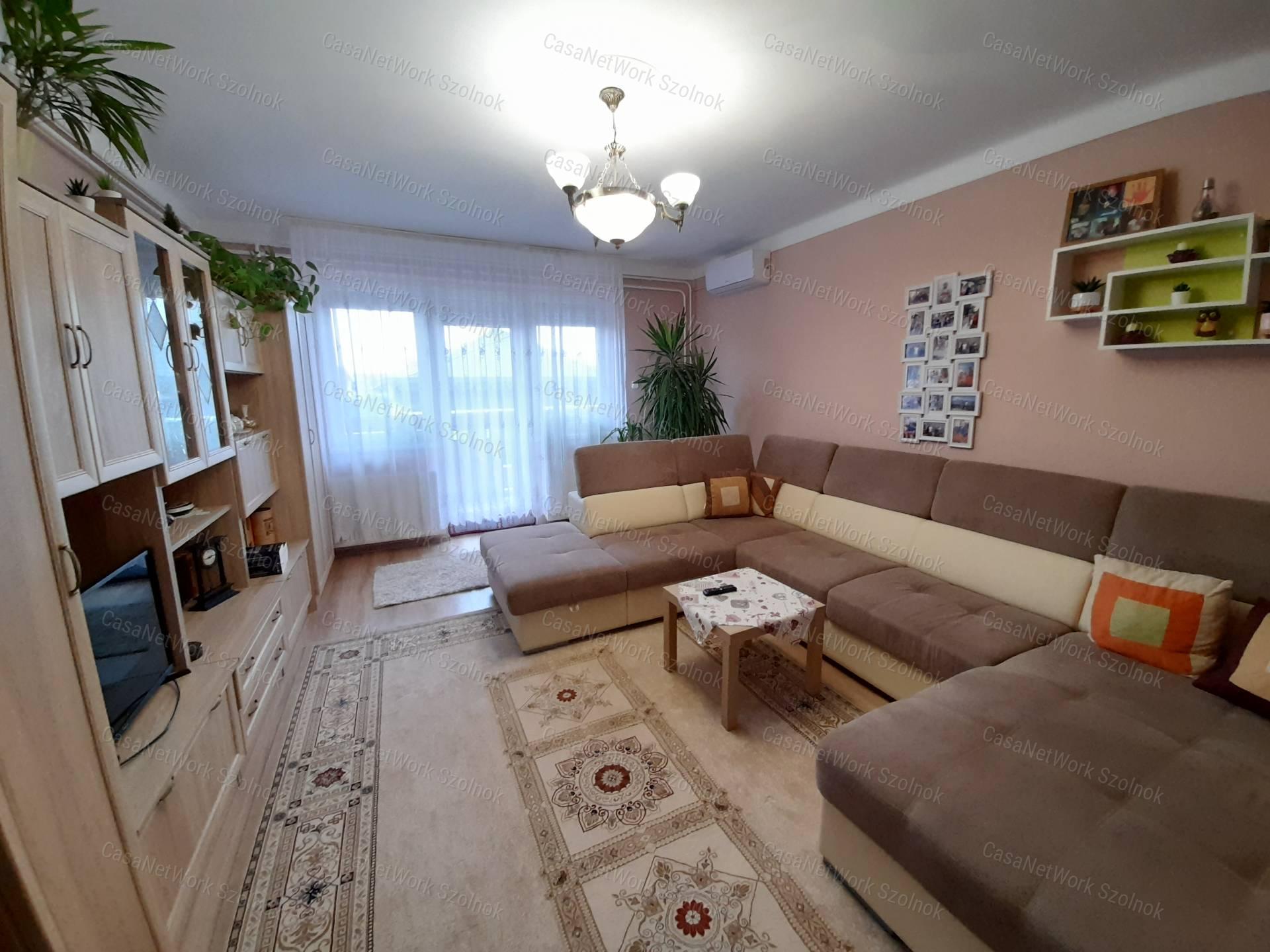 Szolnokon a Gólya park közelében 3 szobás  lakás eladó!