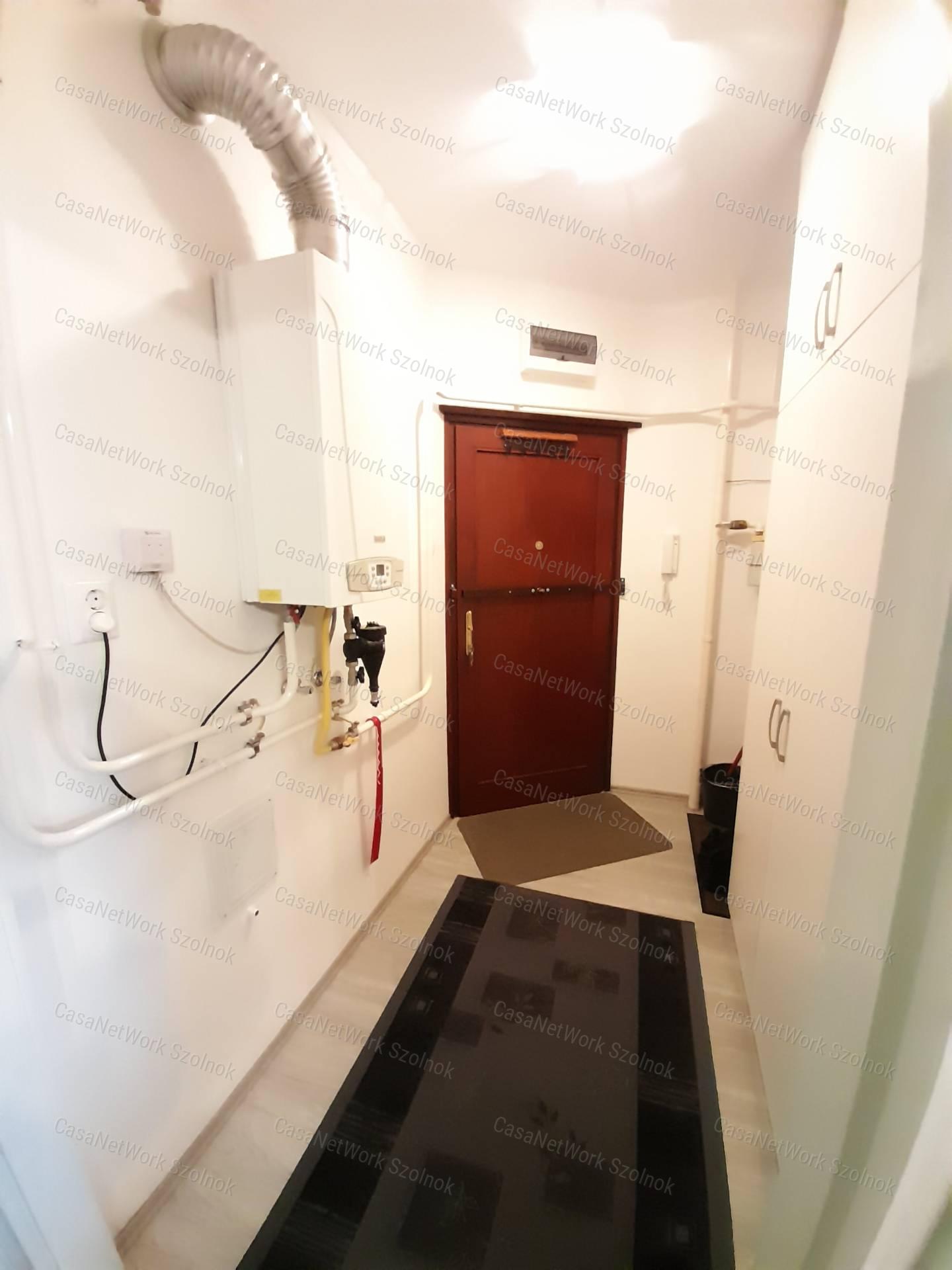 Szolnokon a Gólya park közelében 3 szobás  lakás eladó!