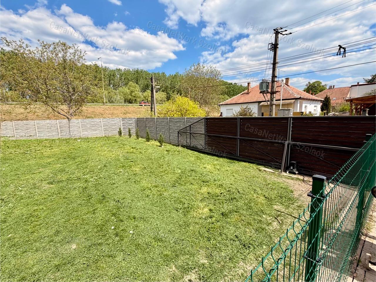 Szolnok kertvárosi részén 480 m2-es építési telek eladó!