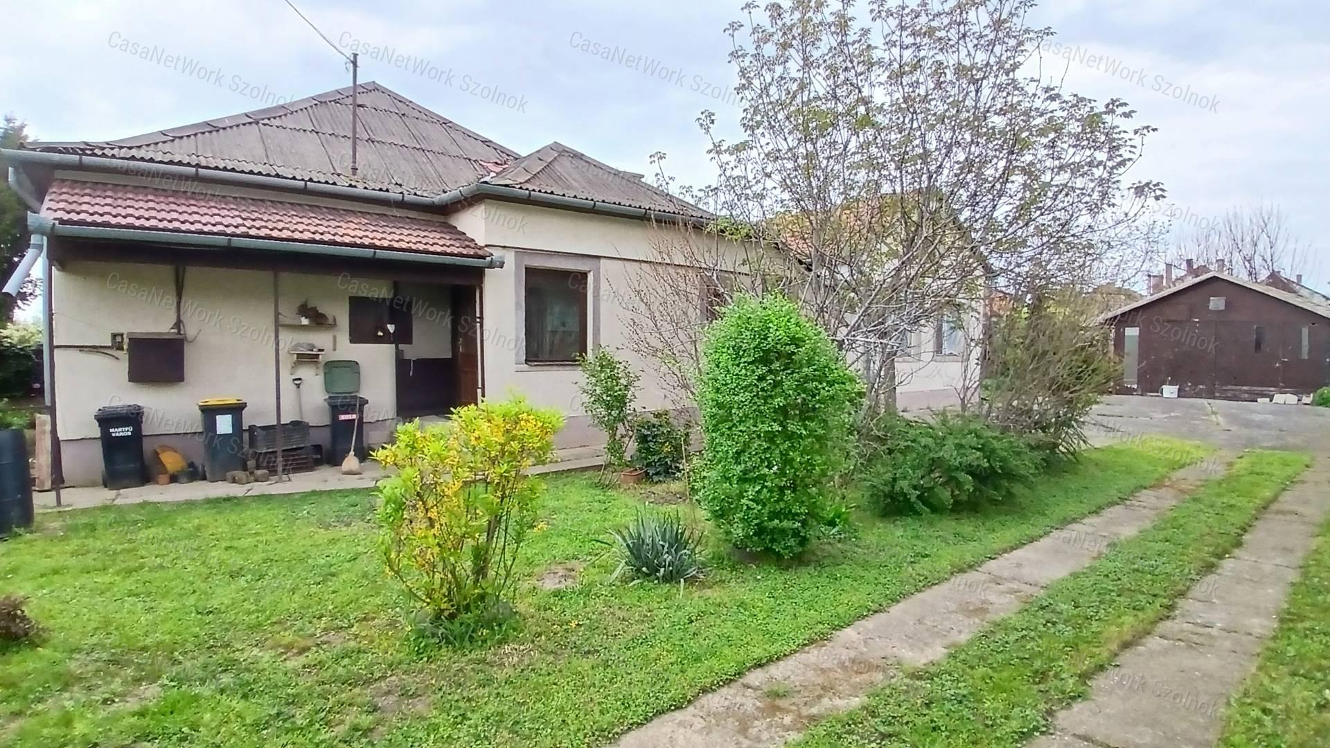 Eladó Martfűn egy 183 m2-es családi ház